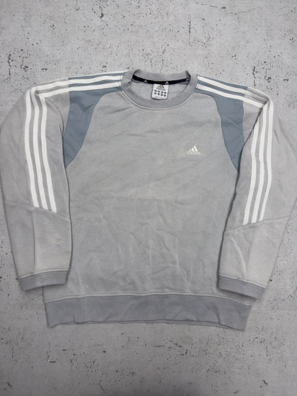 Adidas Sweatshirt hellgrau Vorderseite