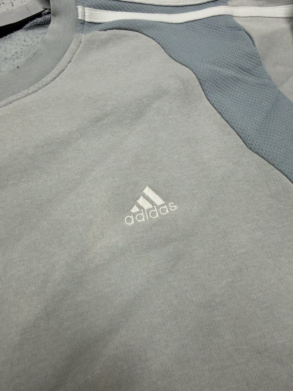 Adidas Sweatshirt hellgrau Rückseite