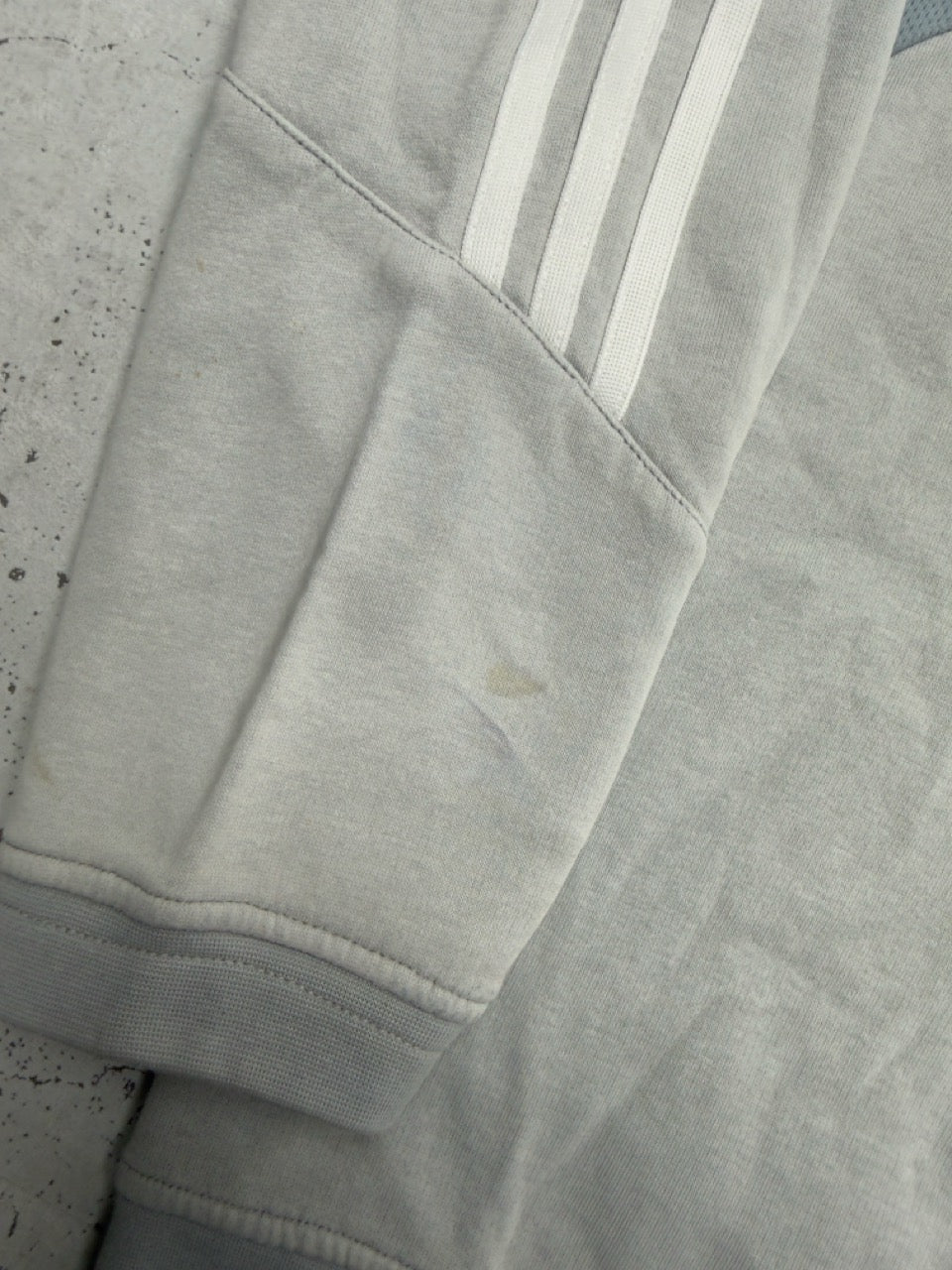 Adidas Sweatshirt hellgrau Zustand Detail
