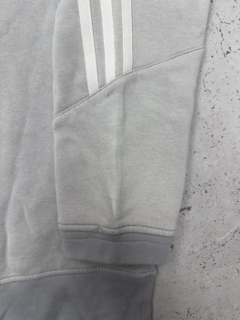 Adidas Sweatshirt hellgrau Zustand Detail