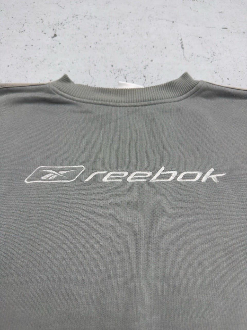 Reebok Sweatshirt grau grün Rückseite