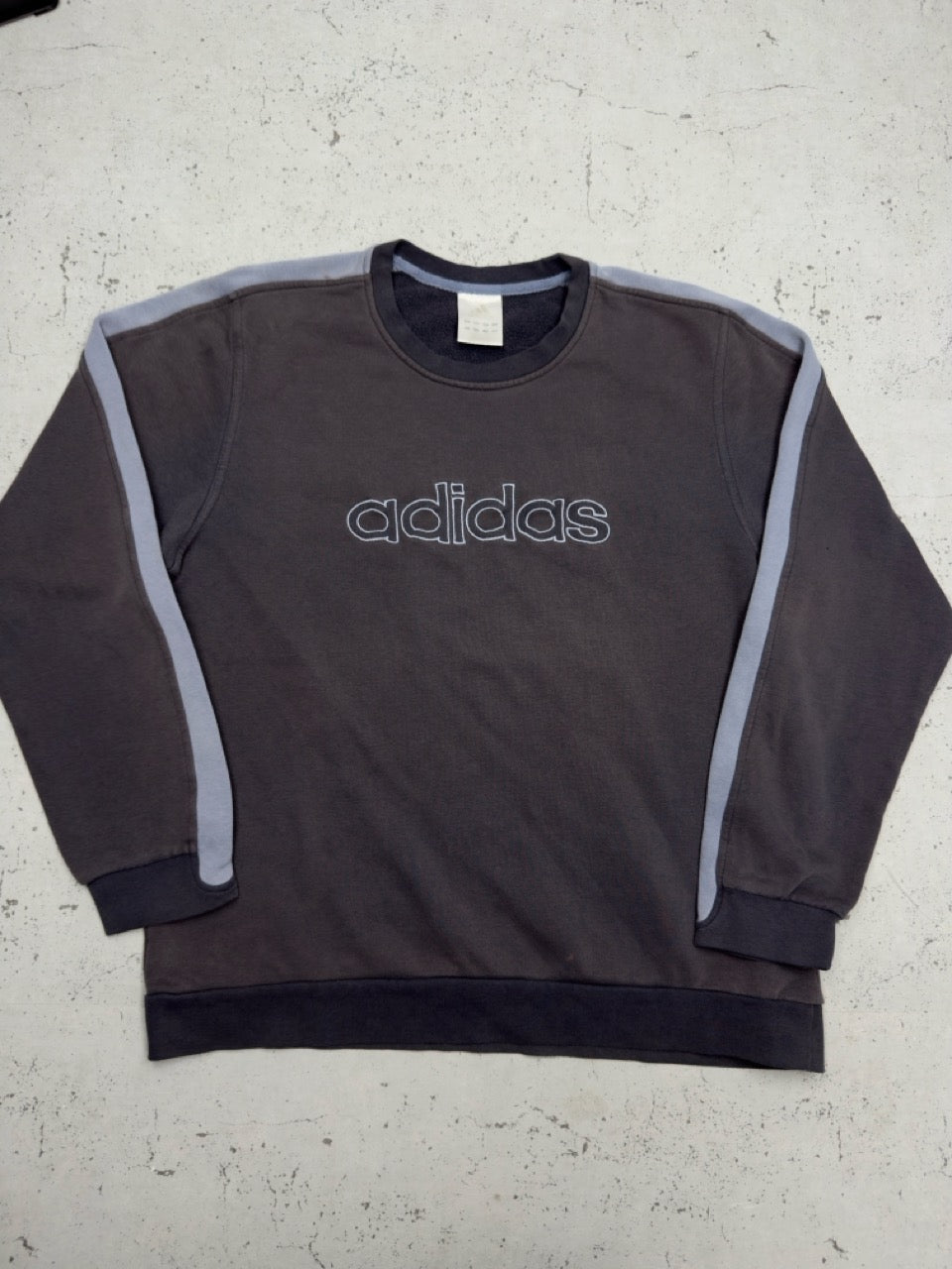 Adidas Sweatshirt dunkelbraun Vorderseite