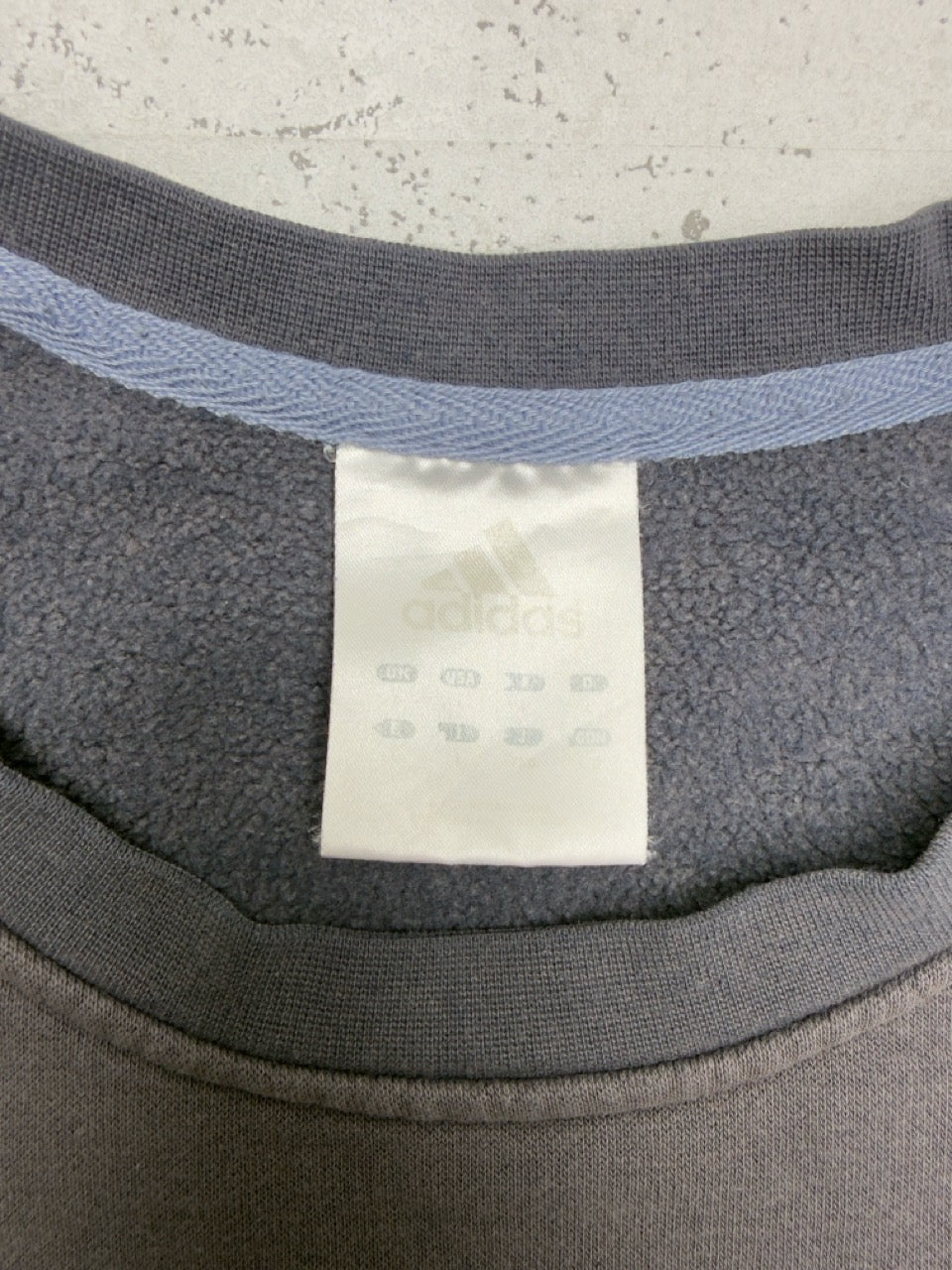 Adidas Sweatshirt dunkelbraun Etikett