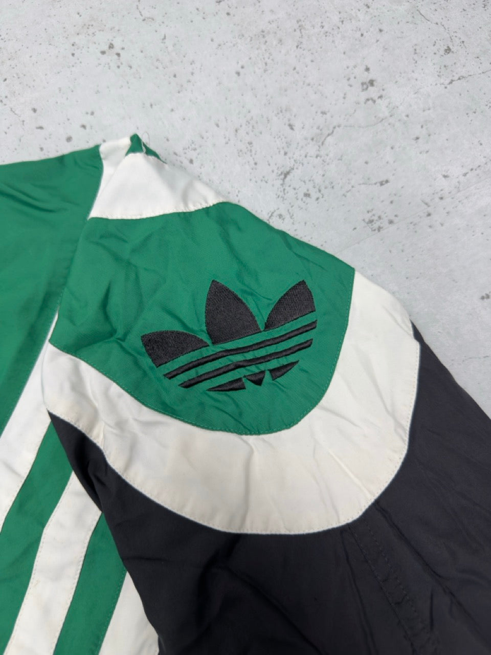 Adidas Trainingsjacke grün schwarz Detail