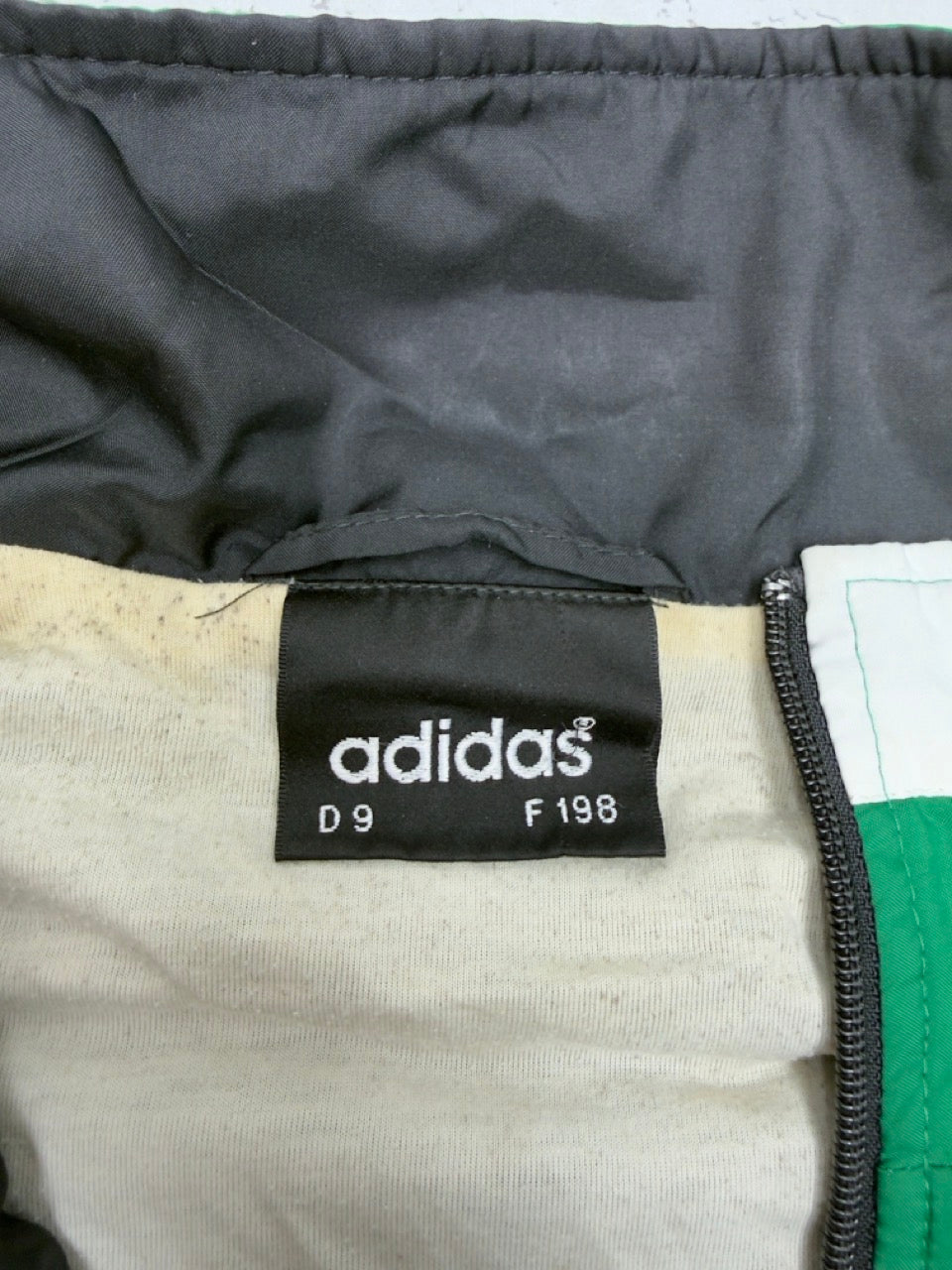 Adidas Trainingsjacke grün schwarz Detail