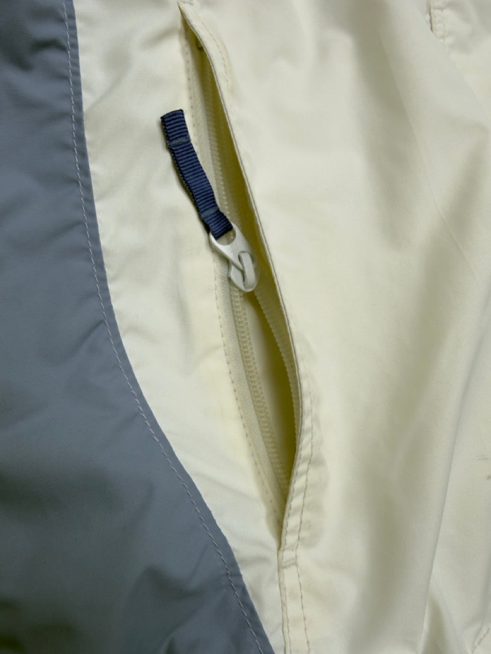 Columbia Outdoorjacke creme blau Detail