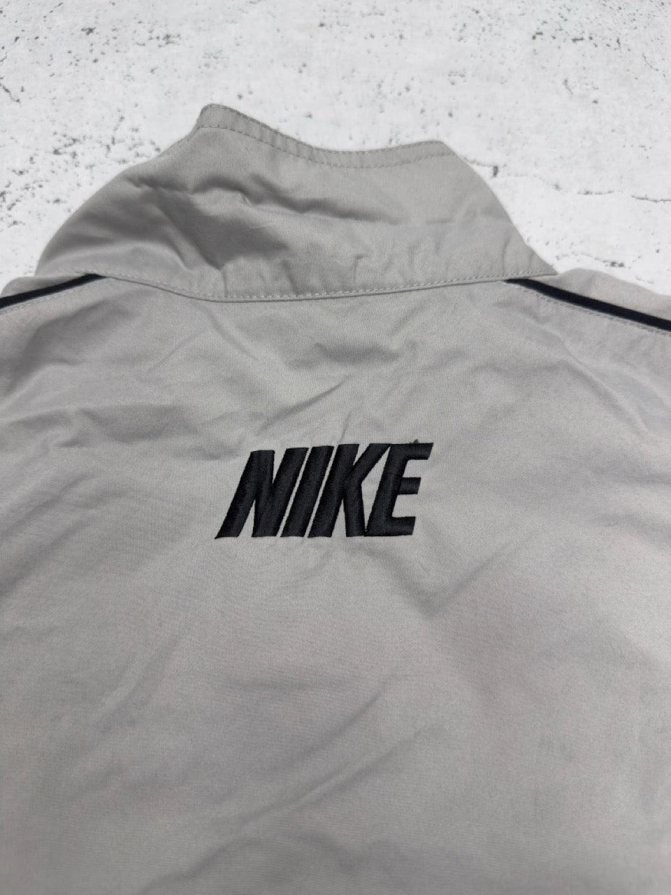 Nike Windbreaker beige schwarz Detail