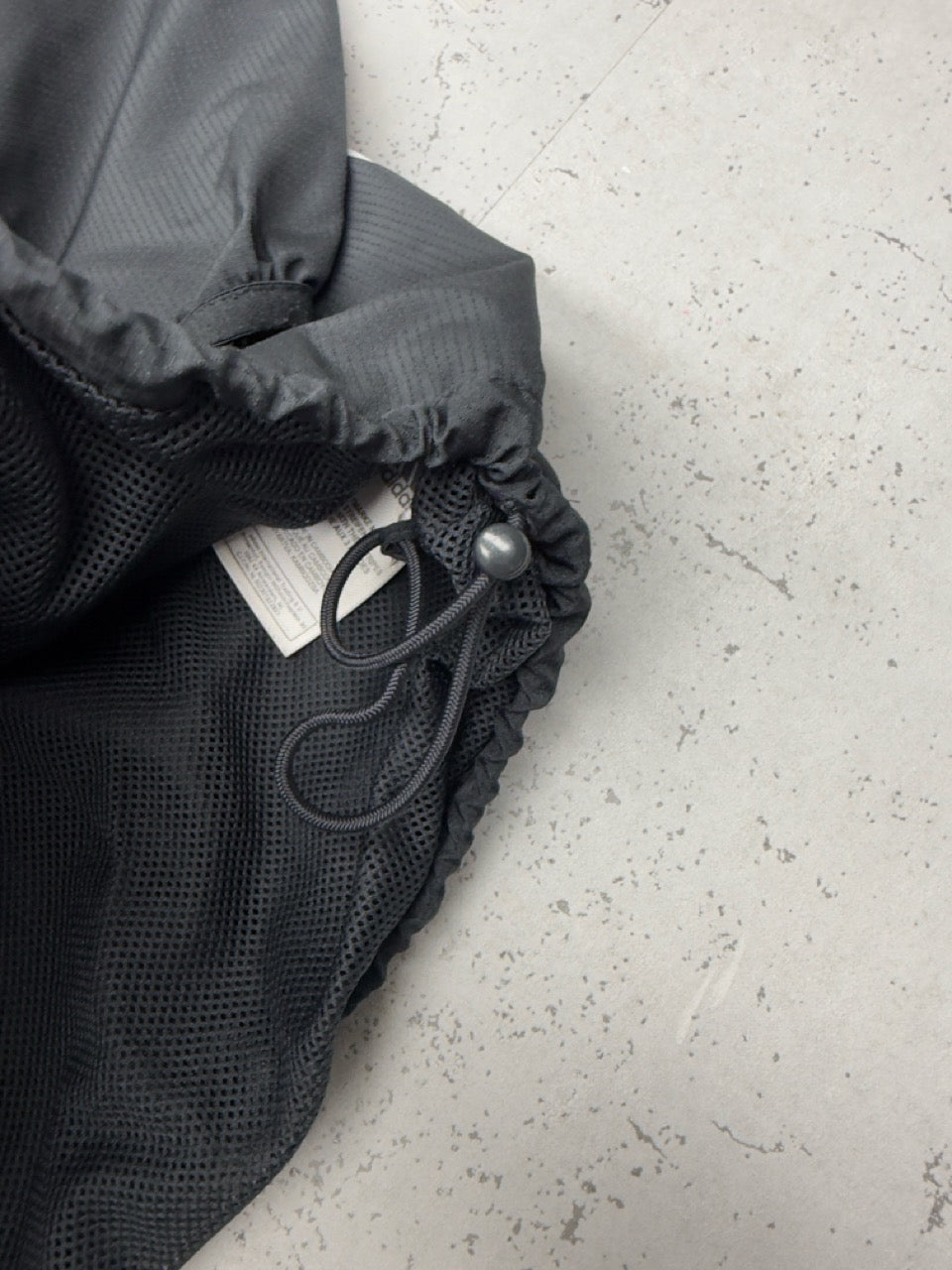 Adidas Kapuzenjacke schwarz grau Detail