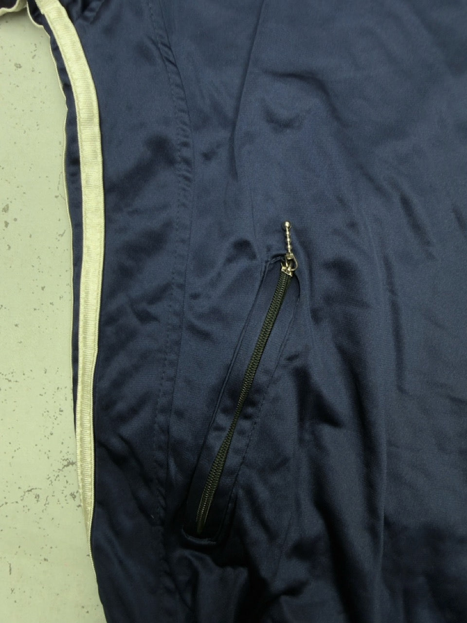 Adidas Trainingsjacke blau rot Detail