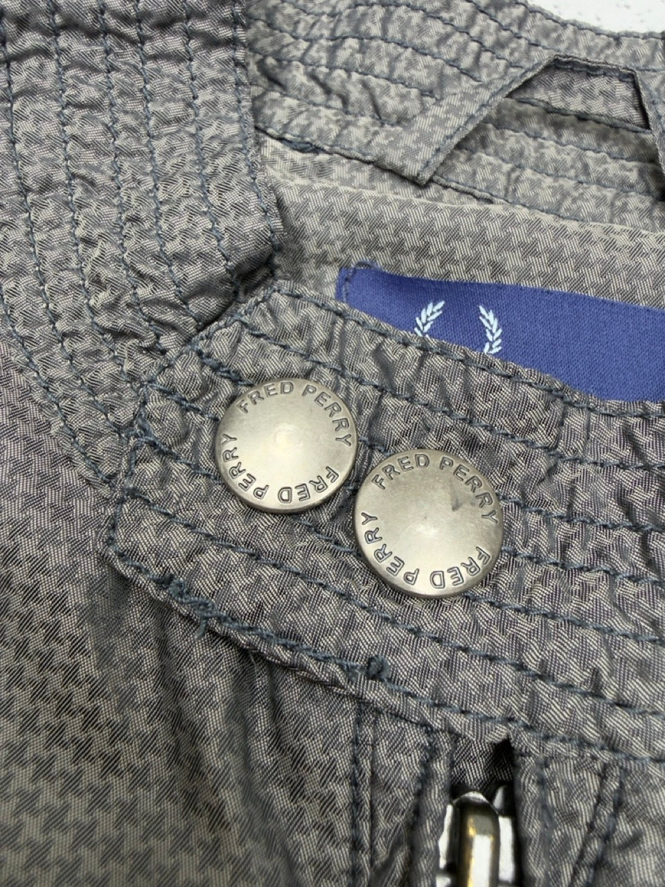 Fred Perry Harrington Jacke Hahnentritt grau braun Detail