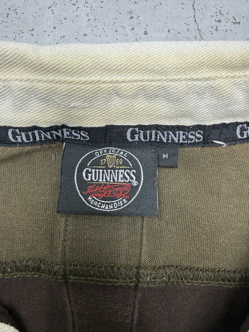 Guinness Rugby Poloshirt braun grün Detail