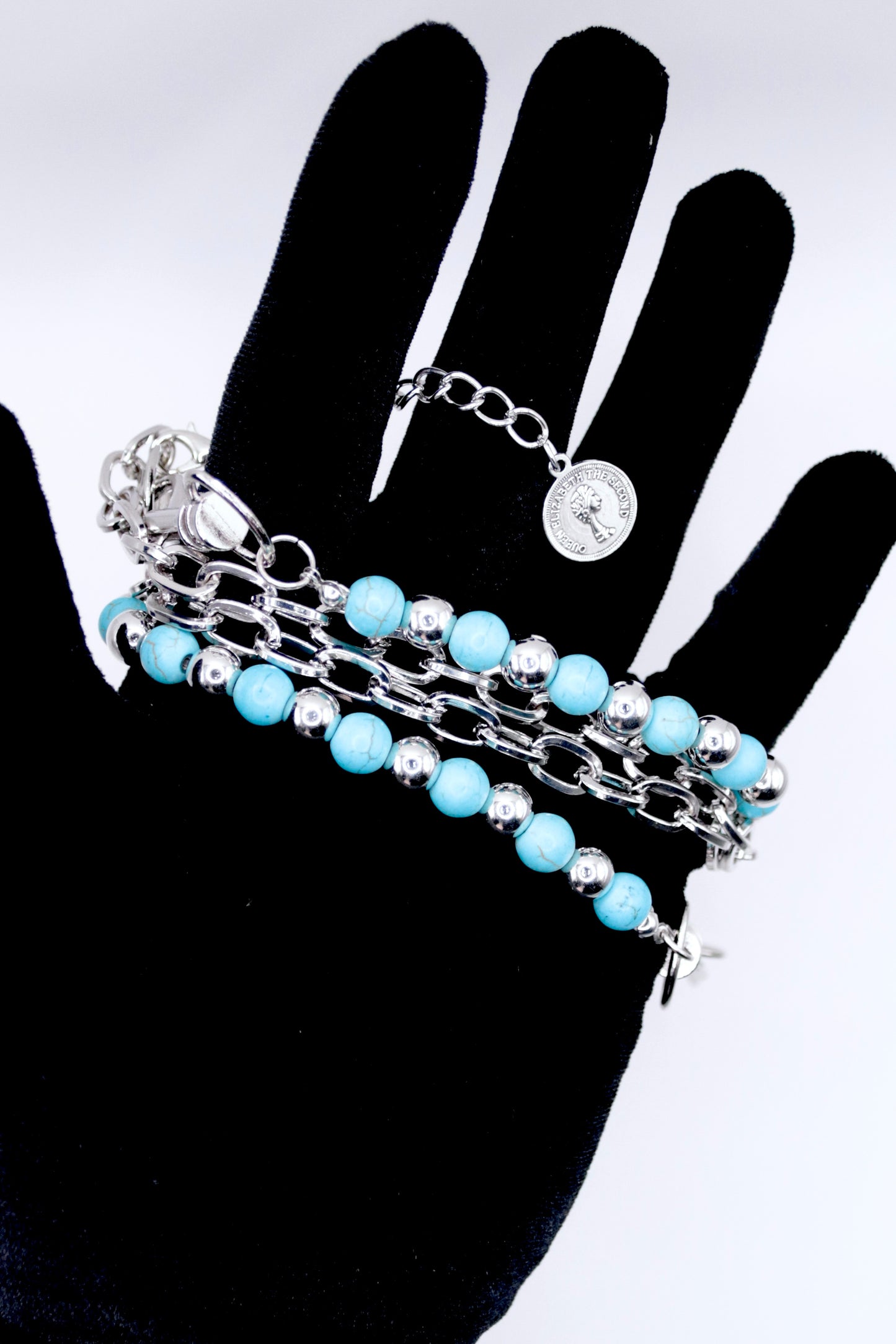"Blue Reign" - Silberne Hosenkette mit türkisfarbenen Perlen - stylisches Accessoire Y2K