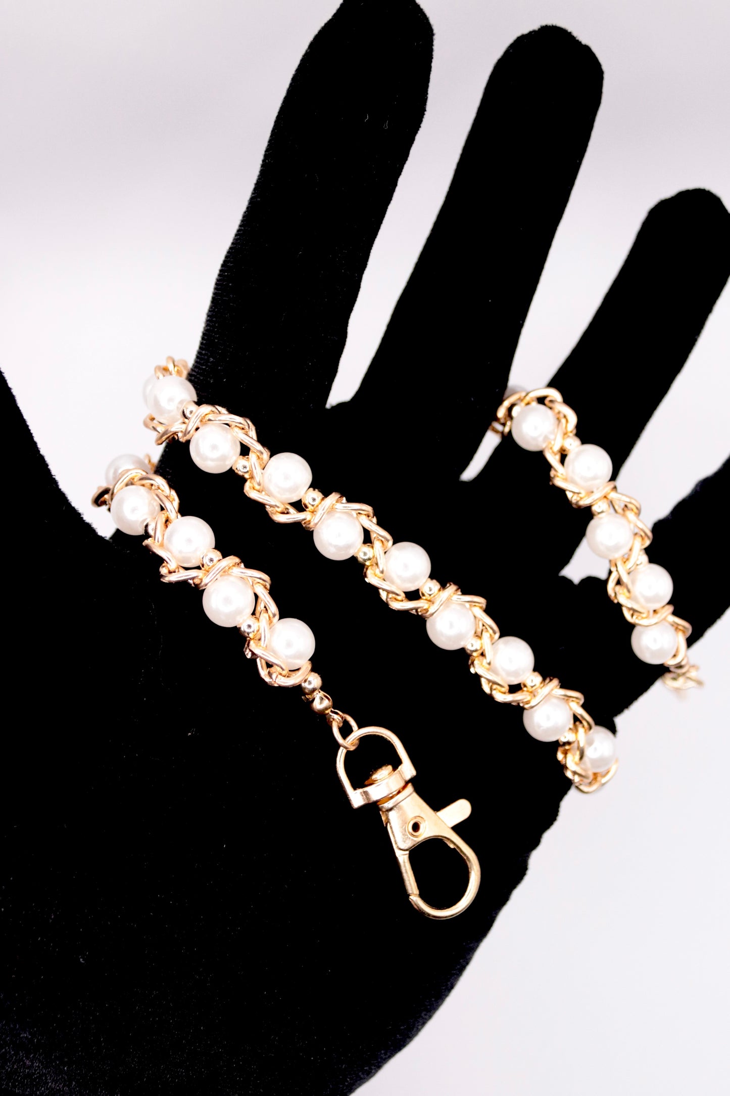 "Desert Pearl" - Edle Perlen-Hosenkette / Wallet Chain mit Gold-Details – Y2K Streetstyle Accessoire