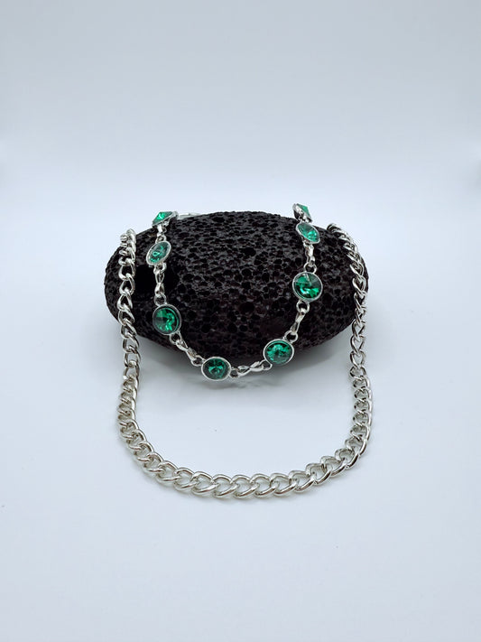 “Green Orbit” Silber-Hosenkette mit smaragdgrünen Kristallen hochwertiger Streetstyle Y2K