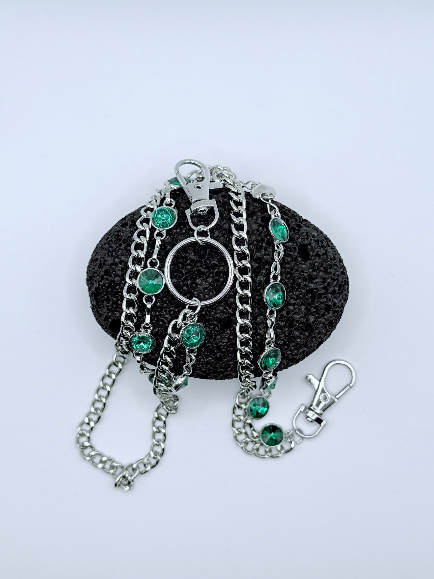 “Green Orbit” Silber-Hosenkette mit smaragdgrünen Kristallen hochwertiger Streetstyle Y2K