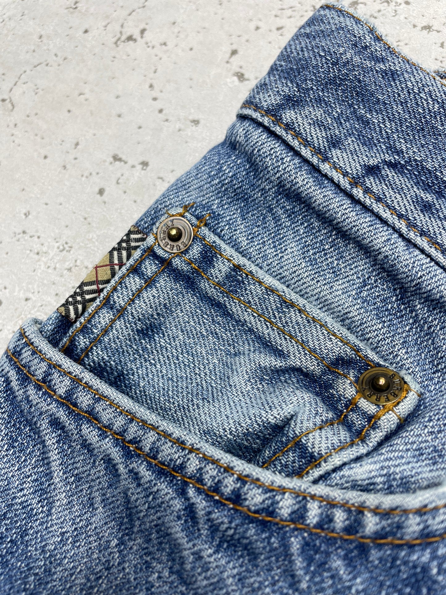 Burberry Jeans Straight Leg Fit hellblau W34 - MonkeysVintage