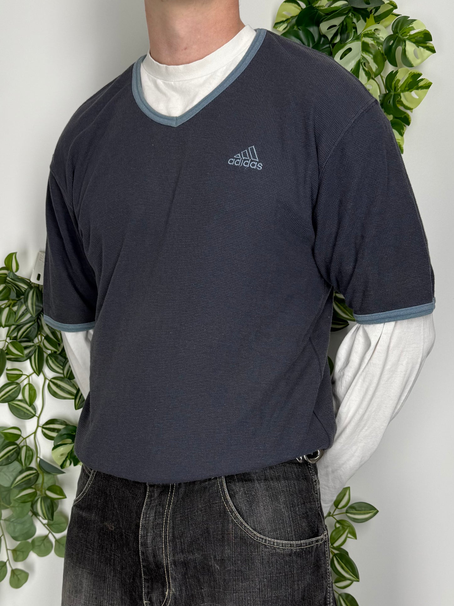 Adidas vintage T-Shirt Tee Shirt Small Logo embroidery Y2K L
