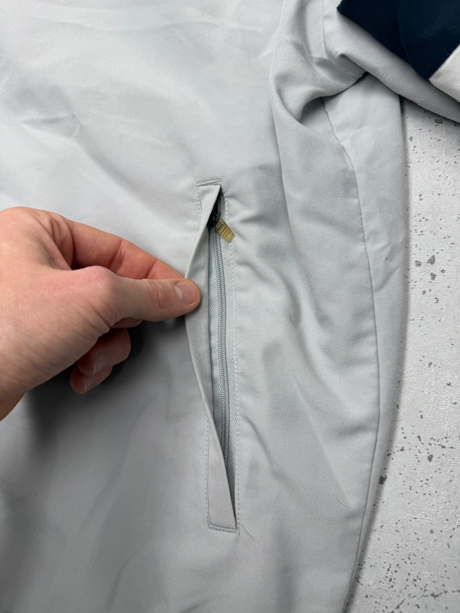 adidas V-Streifen Trainingsjacke grau – Foto 3