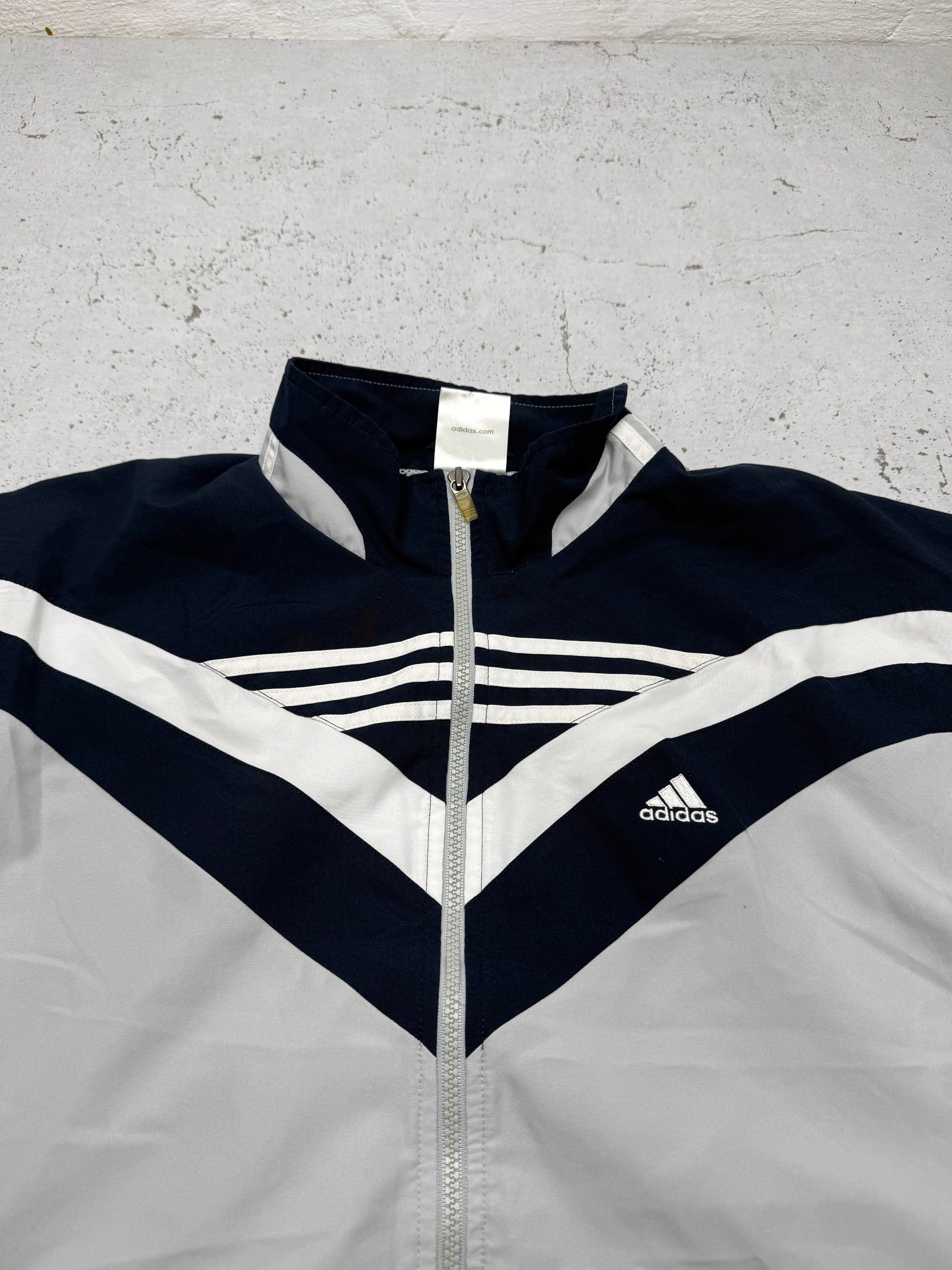 adidas V-Streifen Trainingsjacke grau – Foto 4