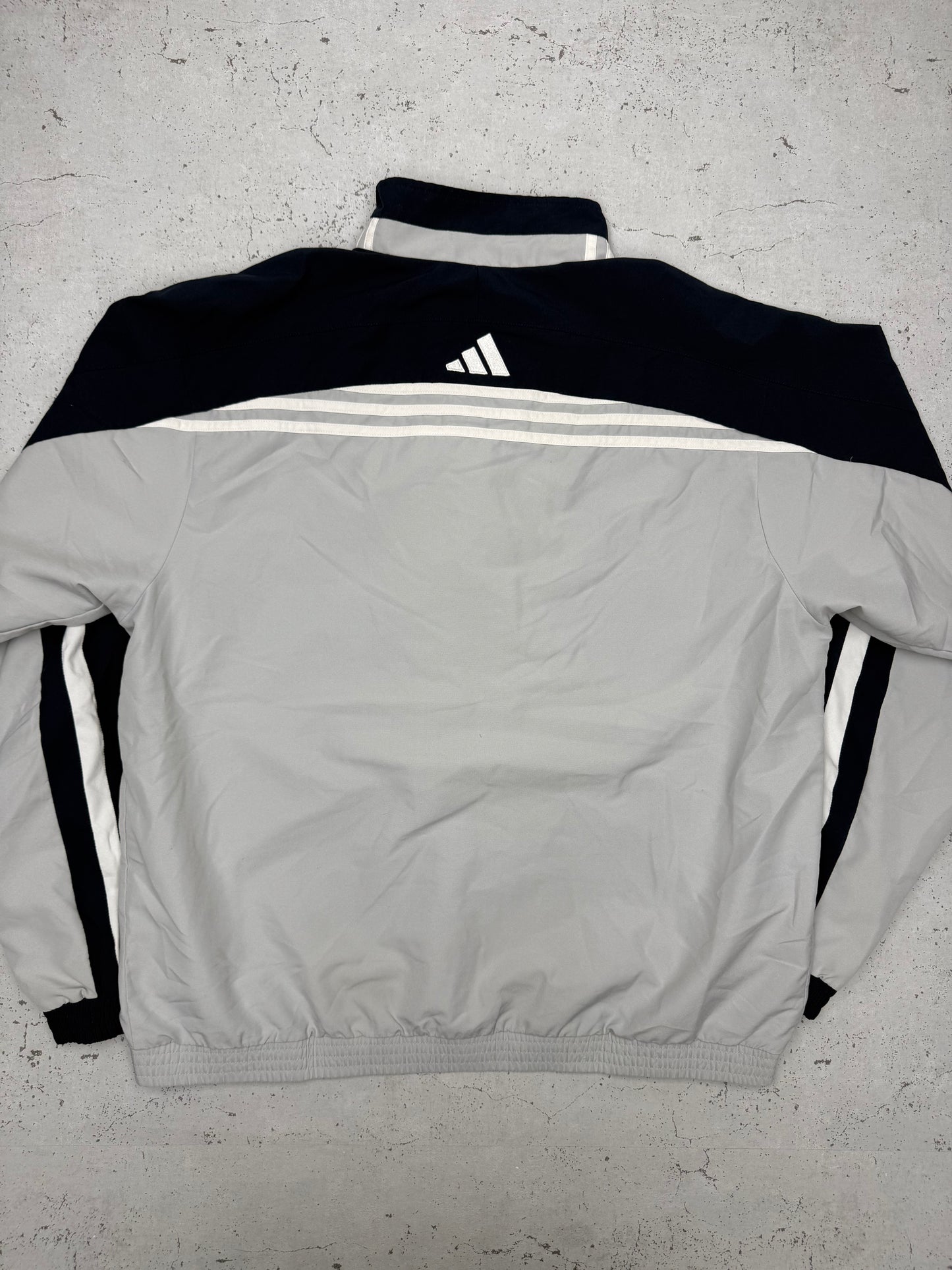adidas V-Streifen Trainingsjacke grau – Foto 6