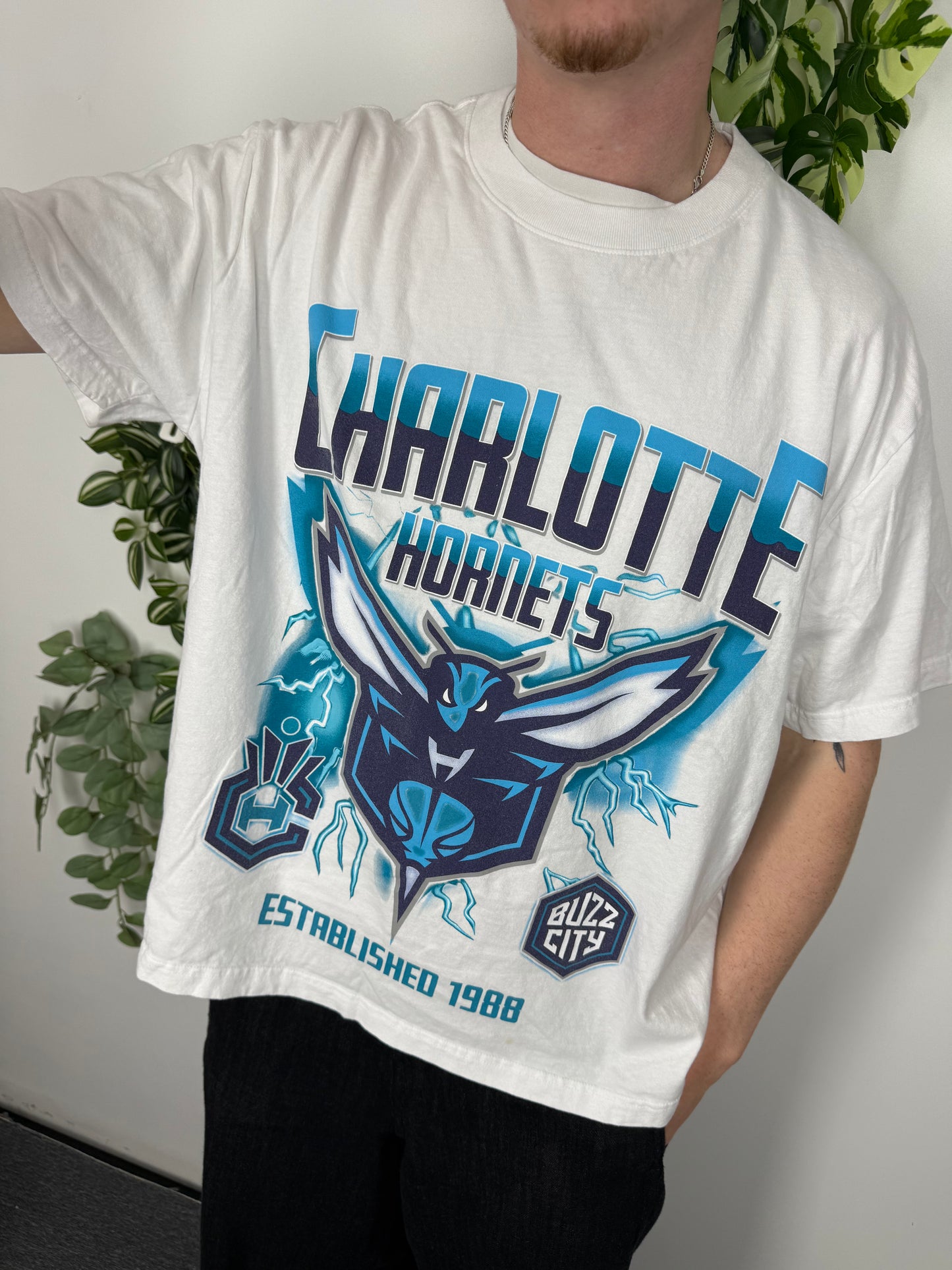 NBA Charlotte Hornets Buzz City T-Shirt weiß – Foto 1