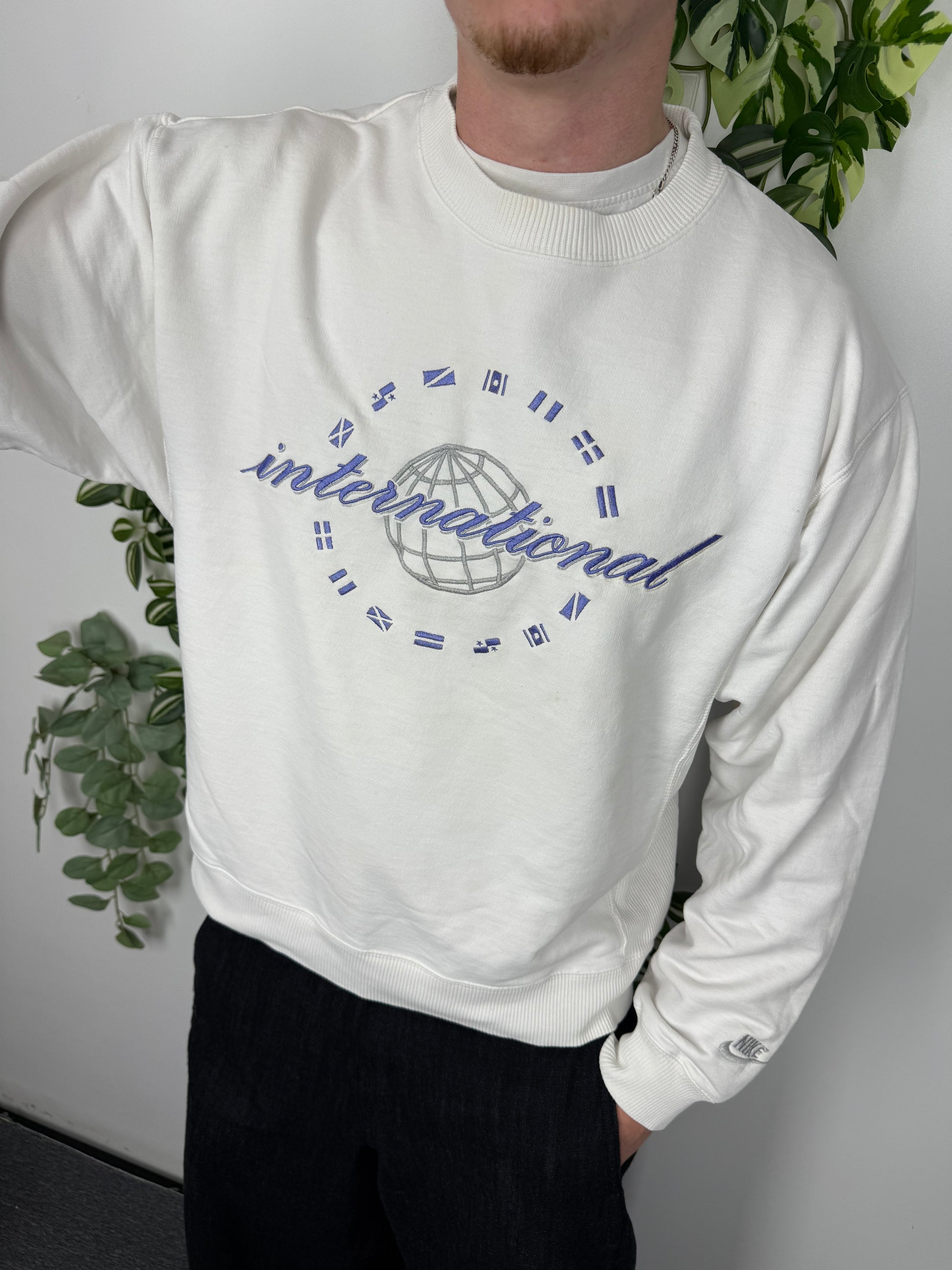 Nike International TWA Stickerei Sweatshirt weiß – Foto 1