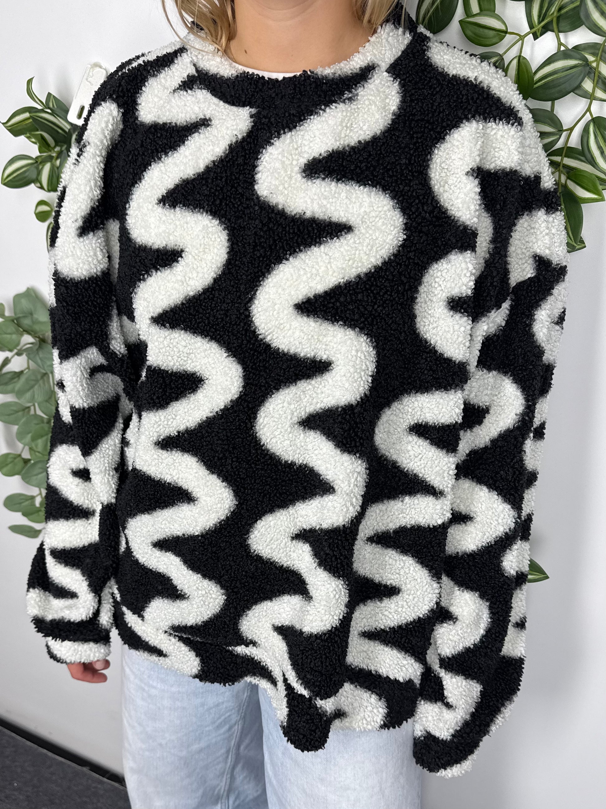 Wellenmuster cropped Teddy Pullover schwarz – Foto 1
