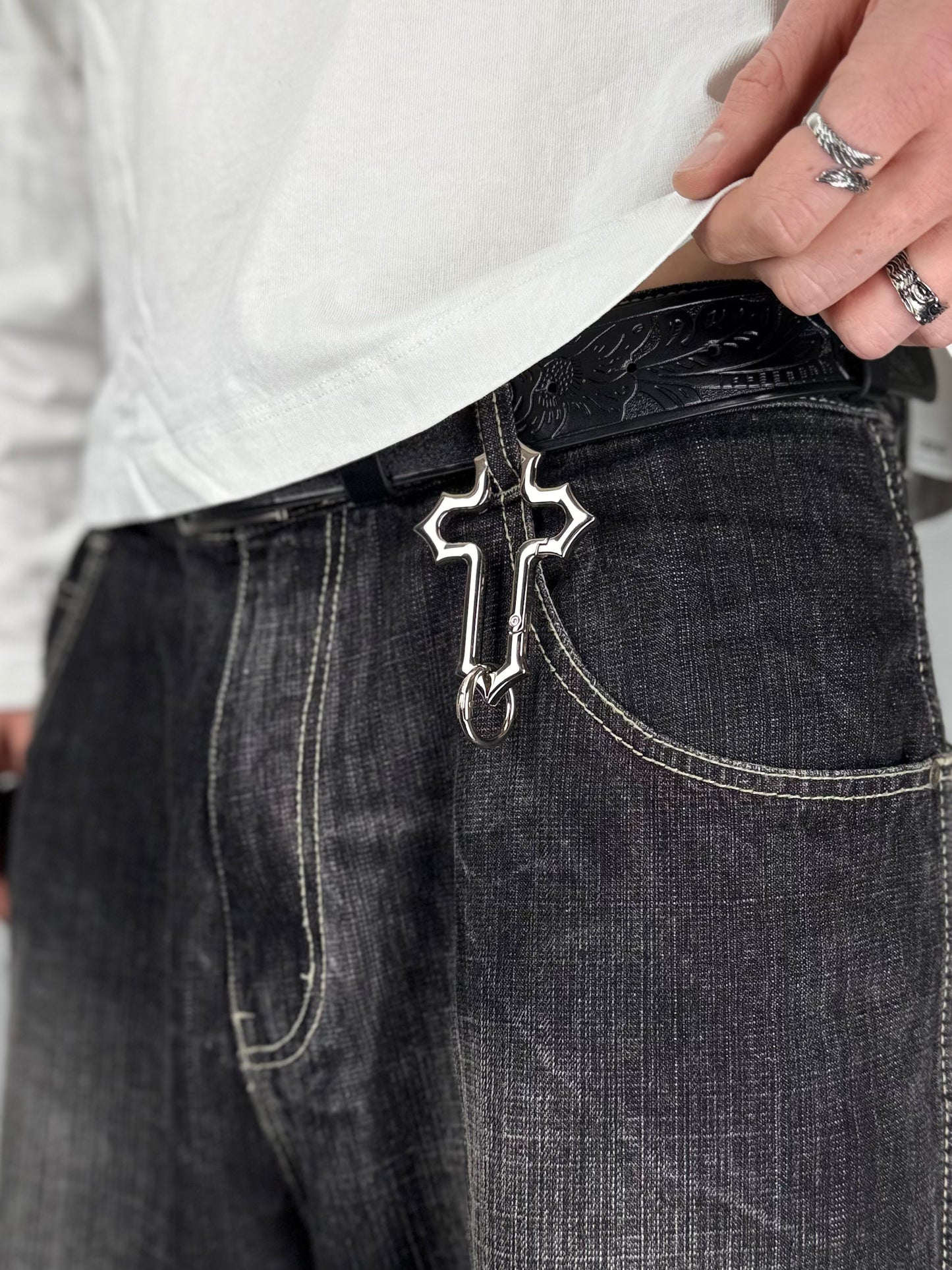 Y2K Silber Kreuz Anhänger – Accessoire für Hosenkette, Schlüssel oder Tasche