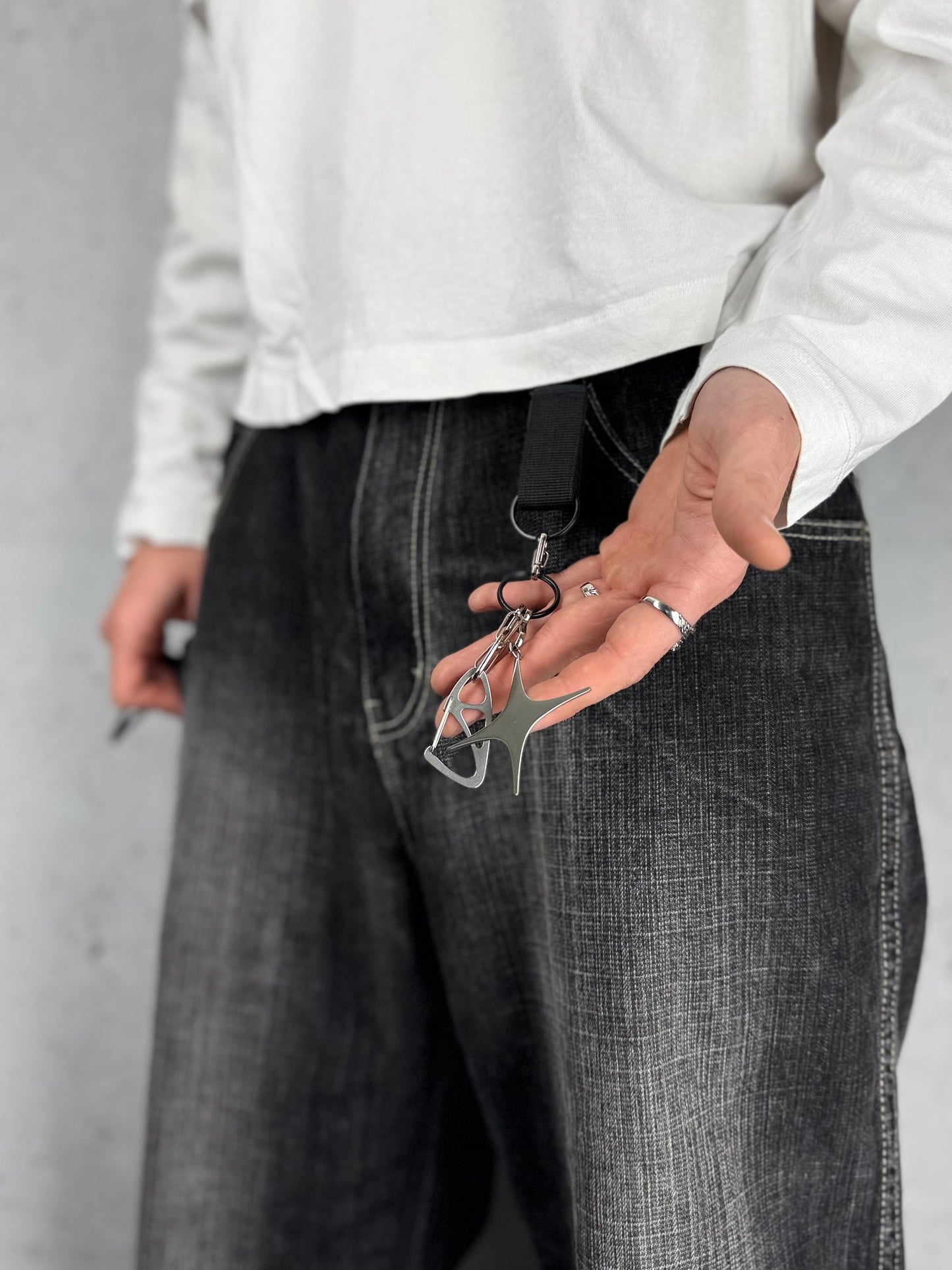 Silberner Anhänger / Keychain - für Gürtel, Hosenketten, Taschen Streetwear Techwear Y2K