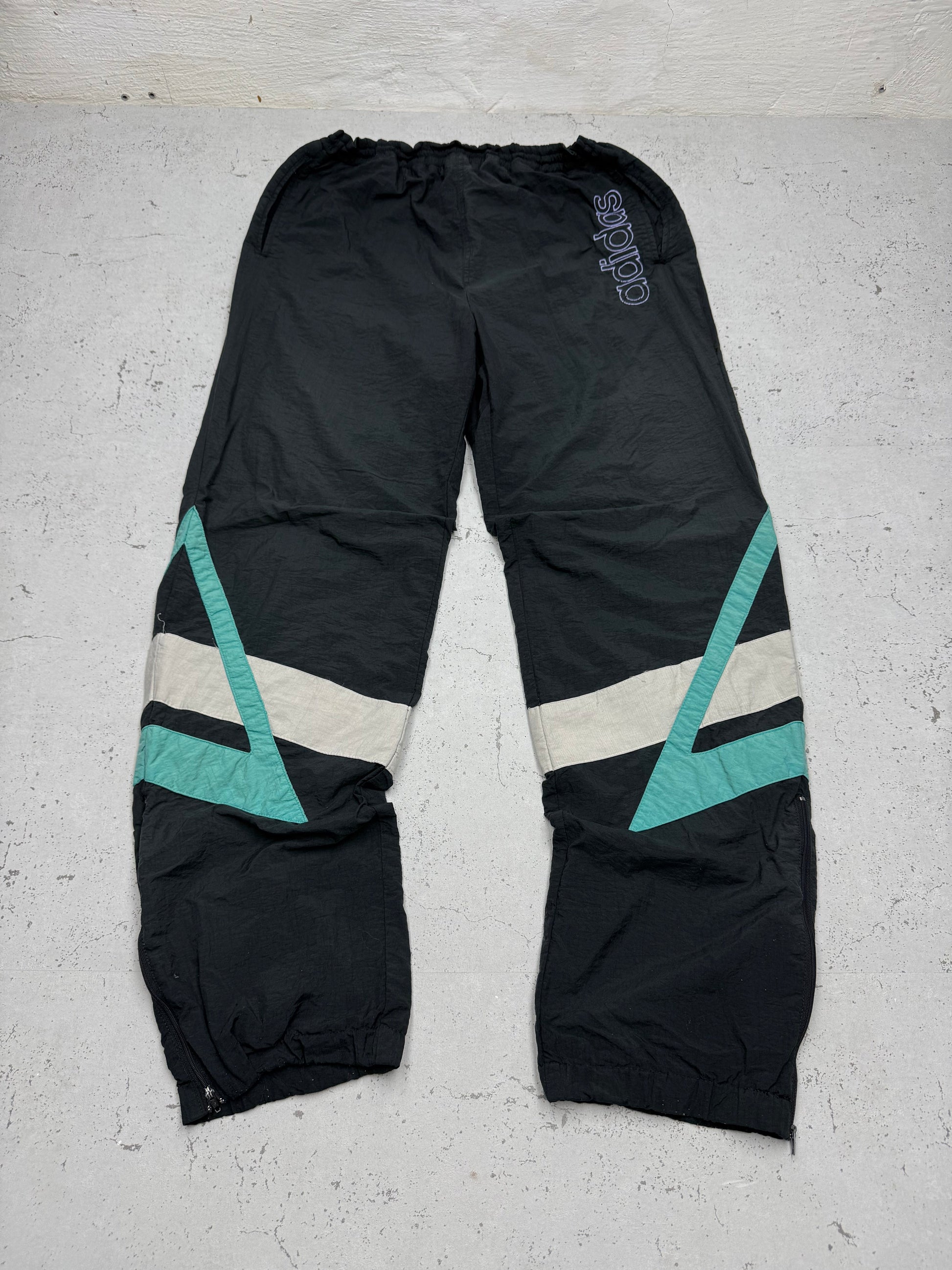 adidas Vintage Shell Pants in Schwarz mit Türkis, Größe M, Vorderansicht