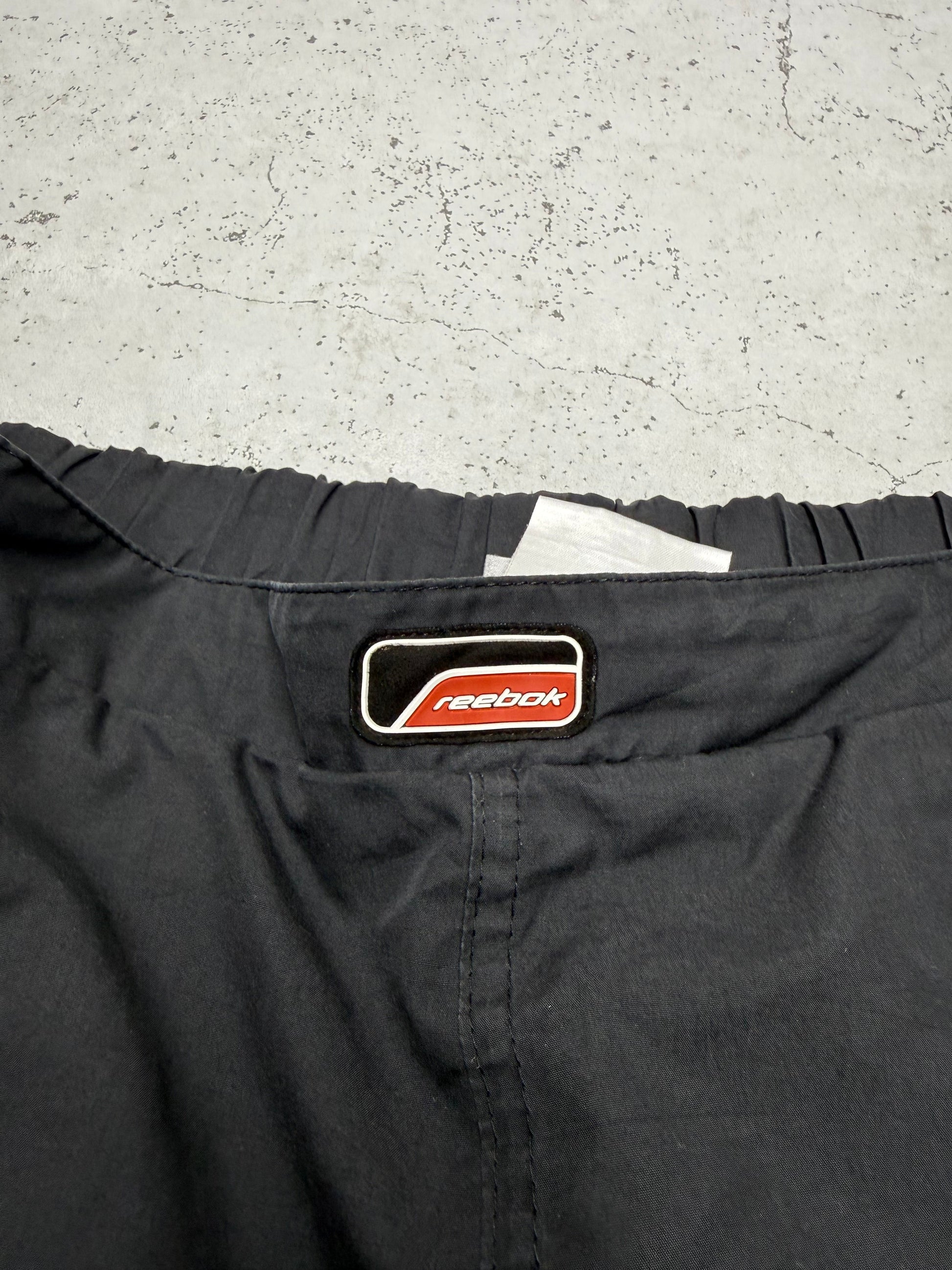 Reebok Vintage Outdoorhose in Schwarz, Größe XL, Badge auf der Rückseite