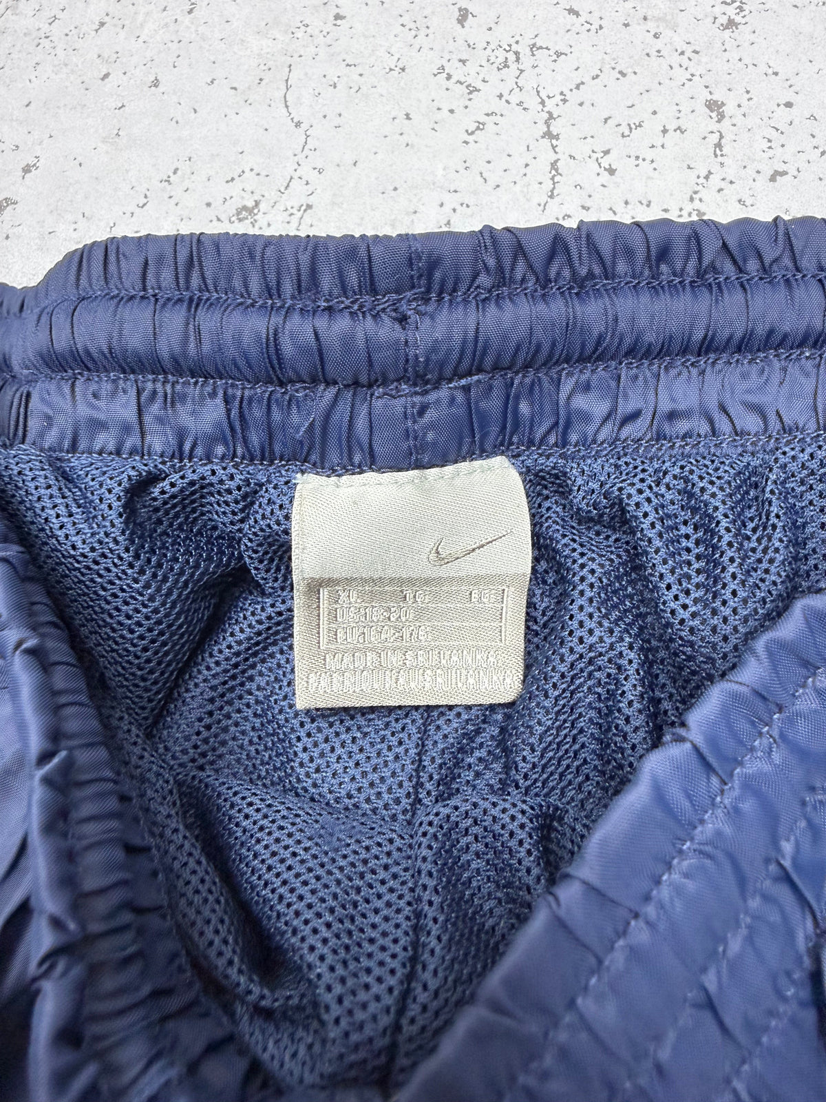 Nike Vintage Trackpants in Navy, Größe M, Etikett