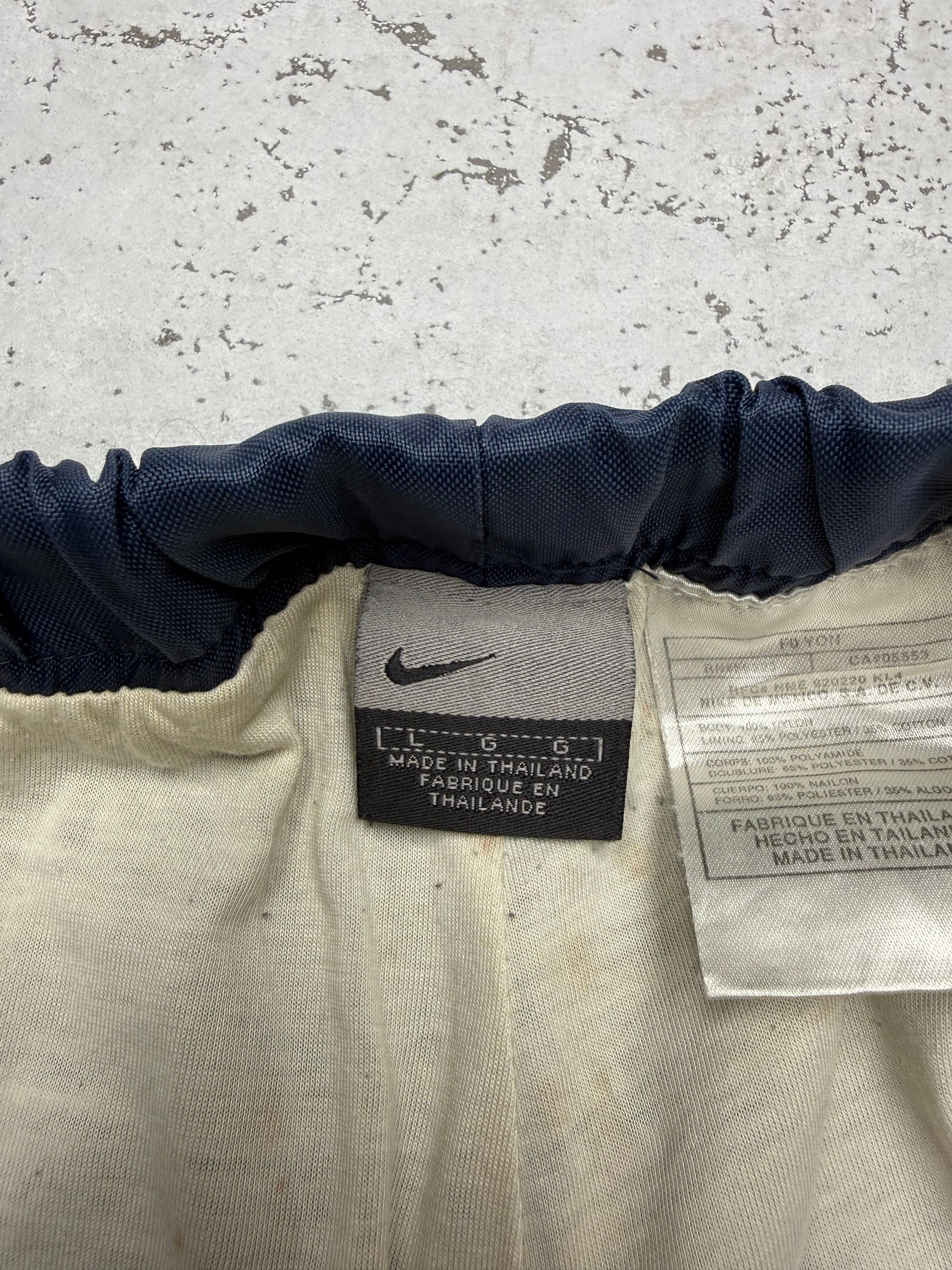 Nike Vintage Cargo Trackpants in Navy mit orangem Swoosh, Größe L, Etikett