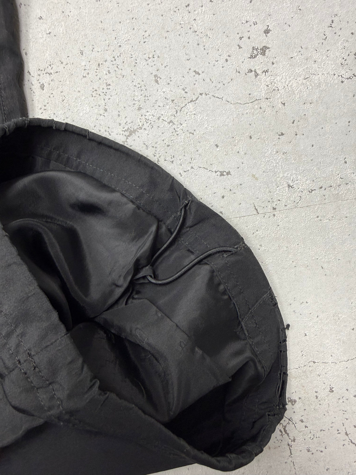 Reebok Vintage Trackpants in Schwarz, Größe L, Detail Bund mit Kordelzug