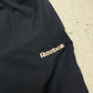 Reebok Essentials Vintage Trackpants in Dunkelblau, Größe M, Logo Nahaufnahme