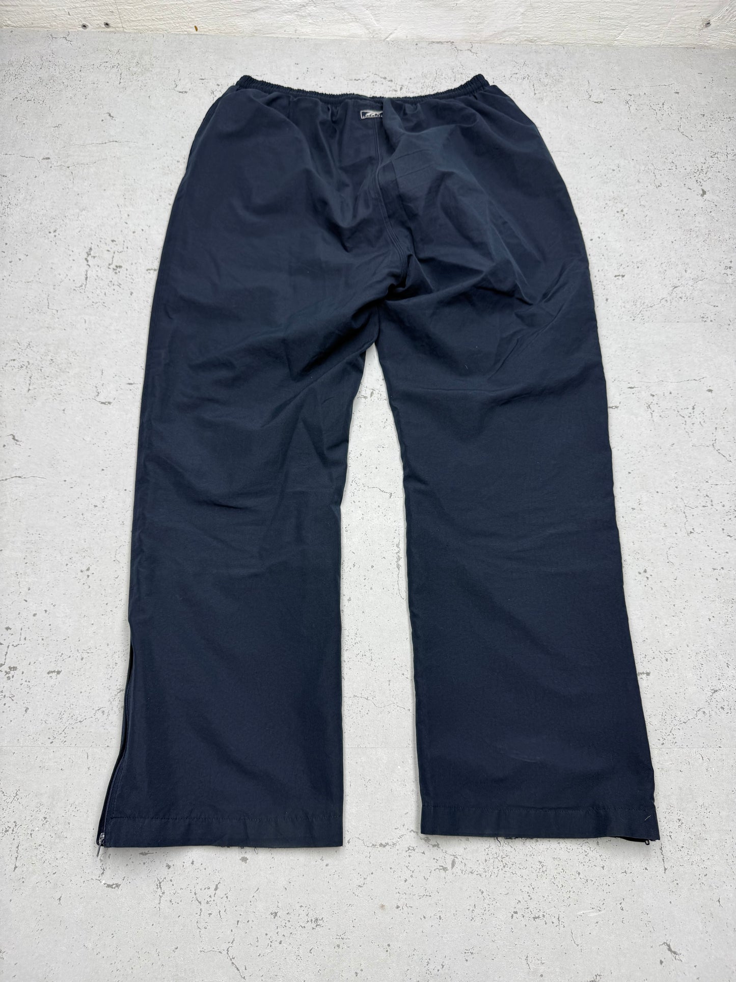 Reebok Essentials Vintage Trackpants in Dunkelblau, Größe M, Rückansicht