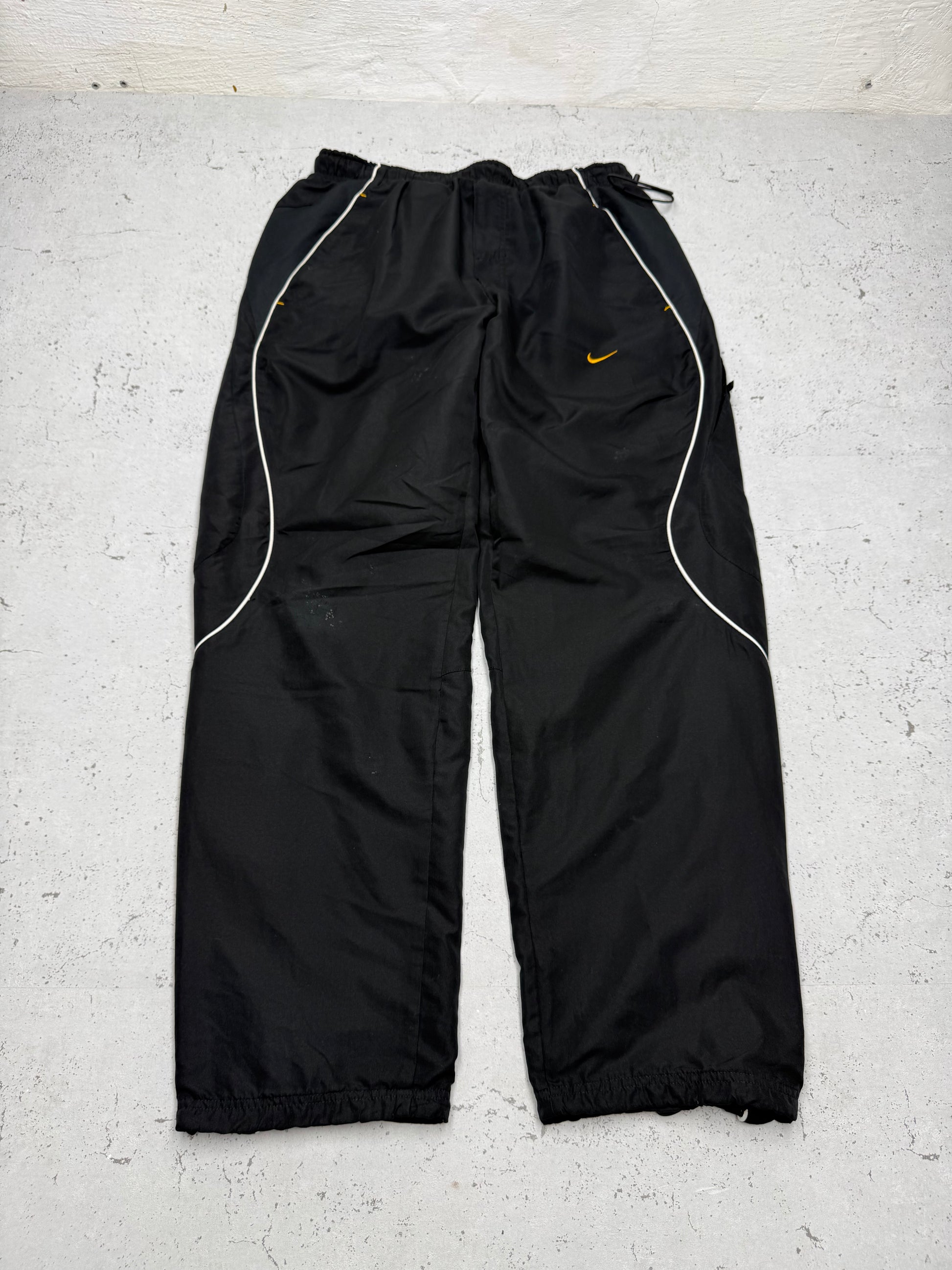 Nike Shox Vintage Trackpants in Schwarz, Größe L, Vorderansicht