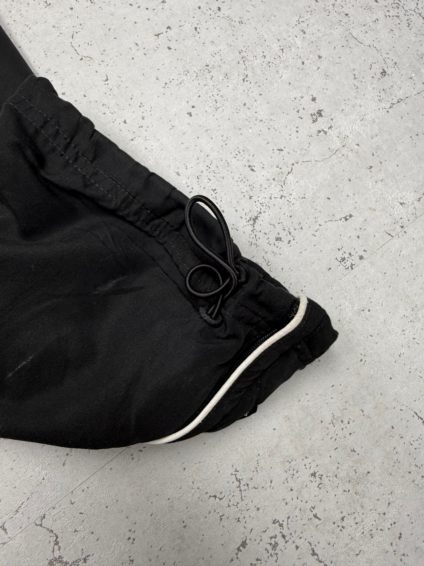Nike Shox Vintage Trackpants in Schwarz, Größe L, Detail Bund mit Kordelzug