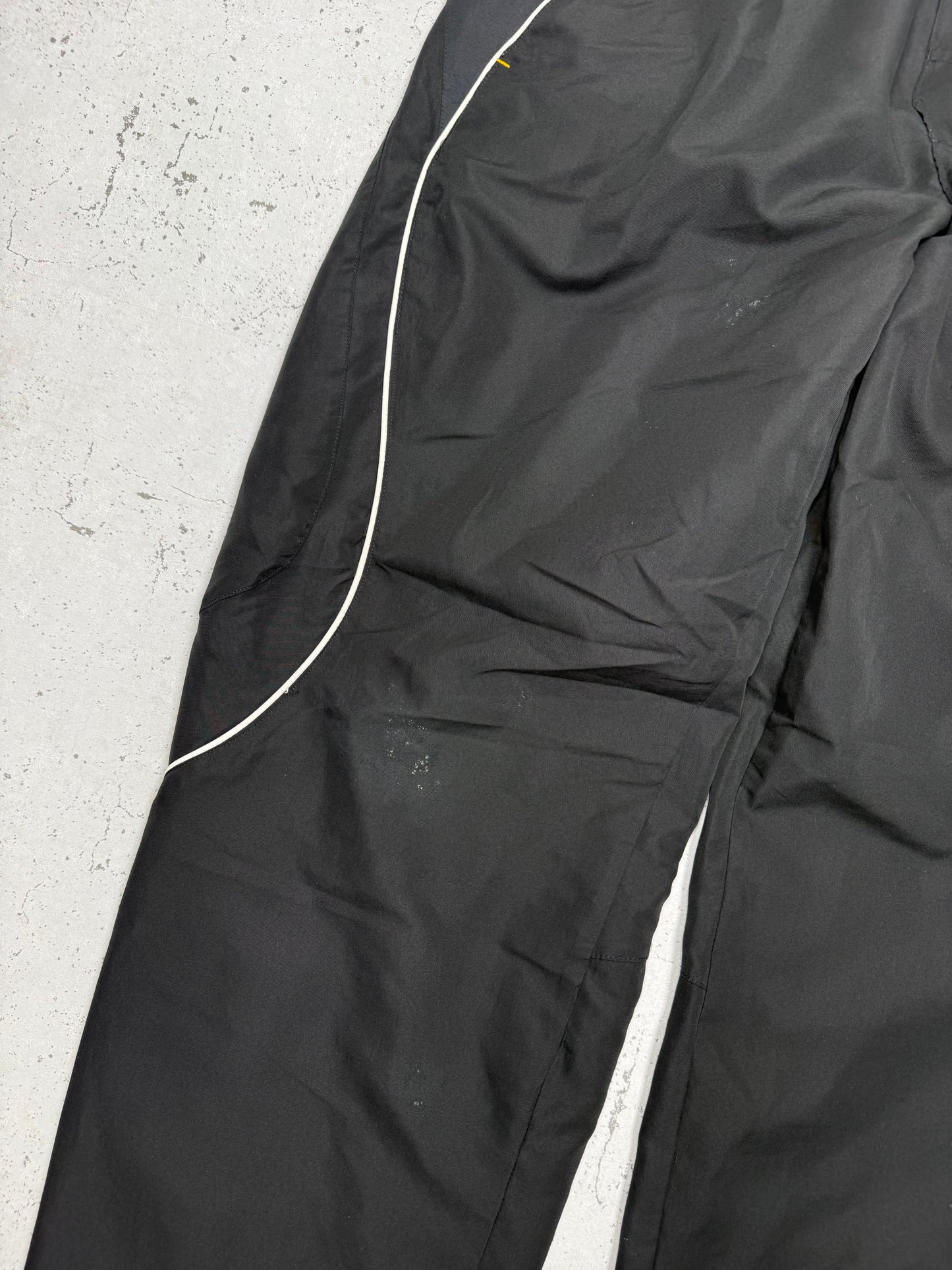 Nike Shox Vintage Trackpants in Schwarz, Größe L, Detail Naht und Tasche