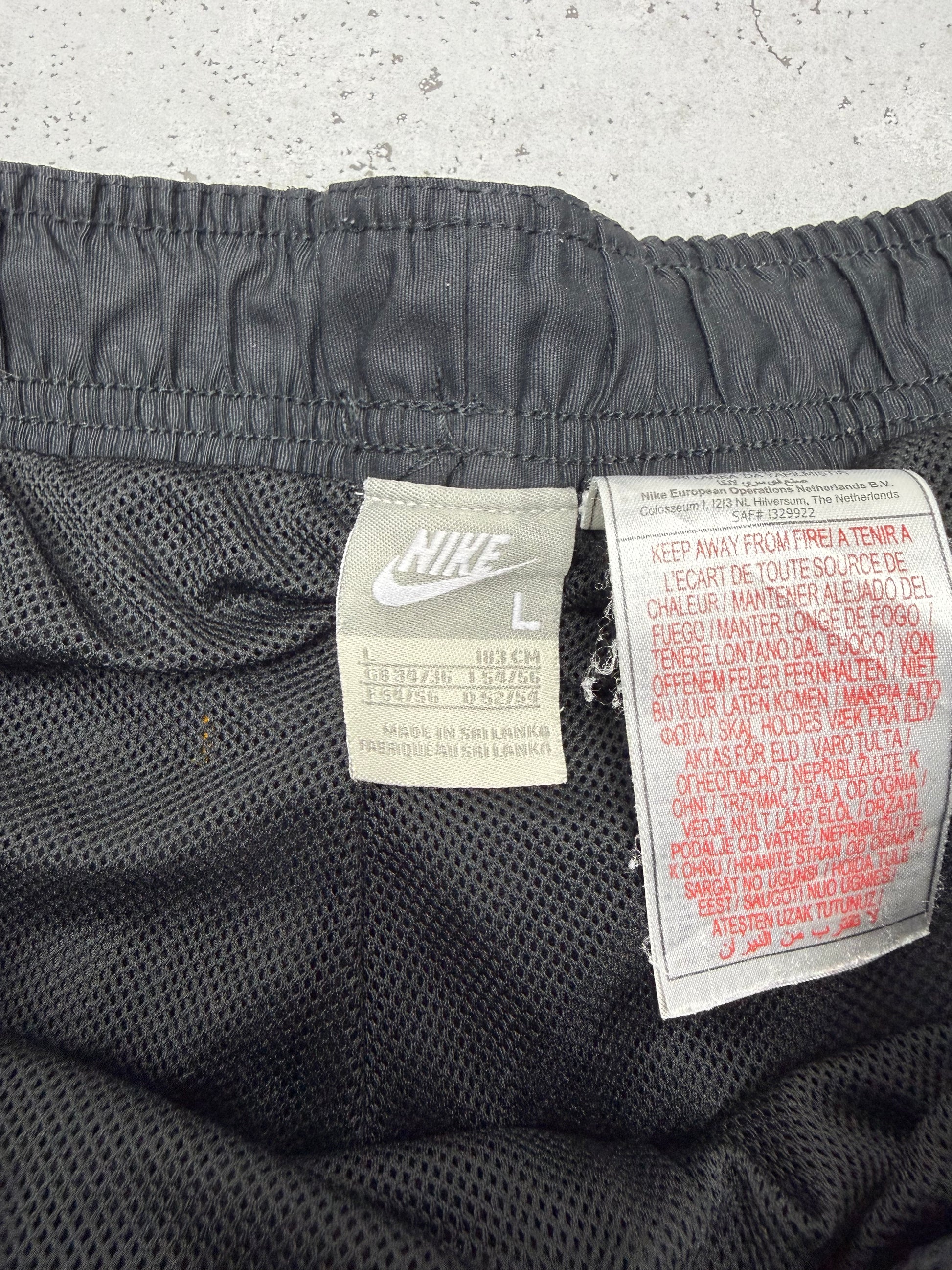 Nike Shox Vintage Trackpants in Schwarz, Größe L, Etikett