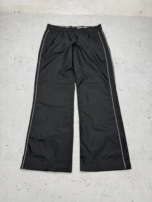 Nike Vintage Trackpants in Schwarz mit weißer Paspel, Größe M, Vorderansicht