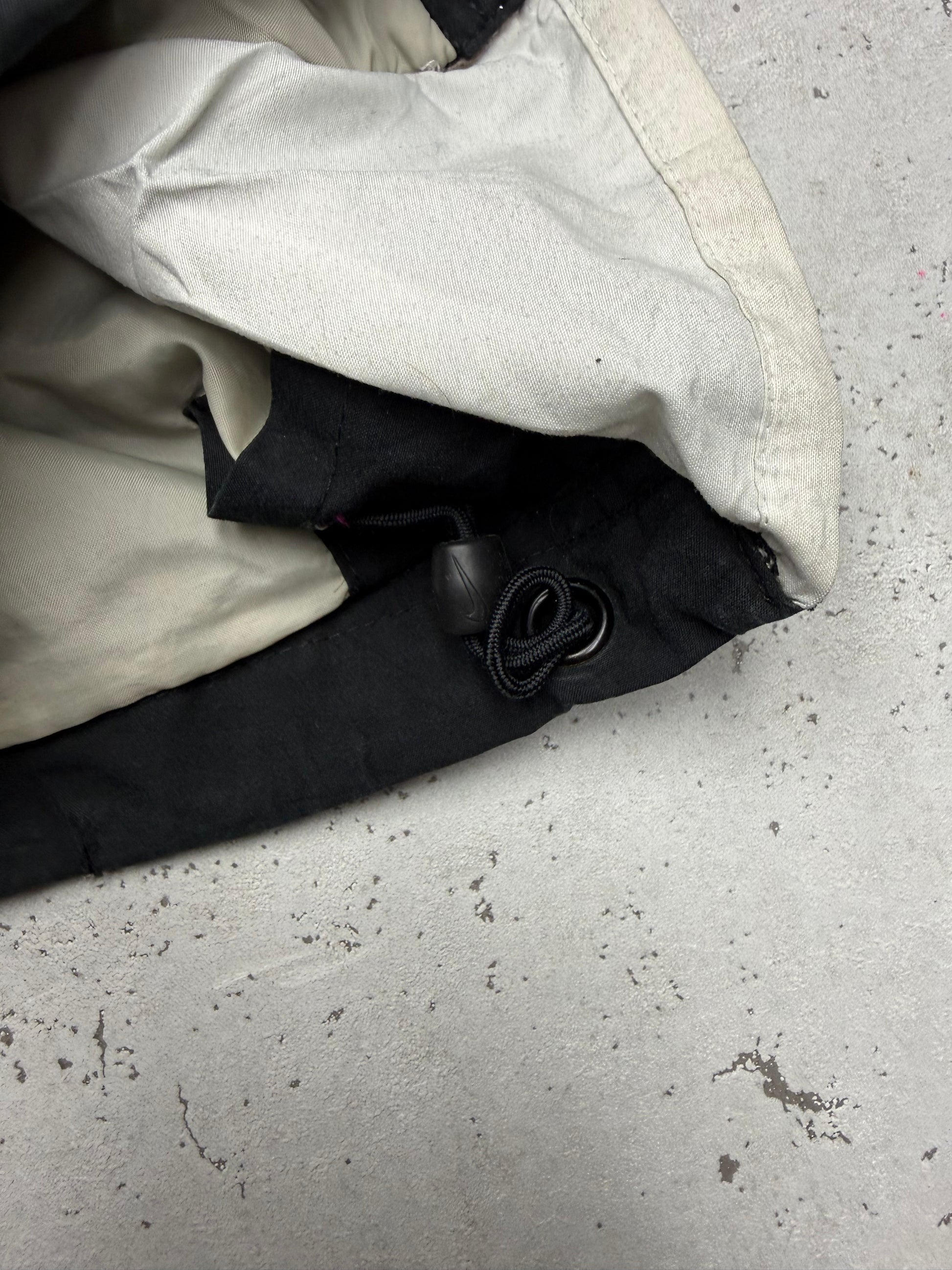Nike Vintage Trackpants in Beige mit Logo-Streifen, Größe S, Detail Bund mit Kordelzug