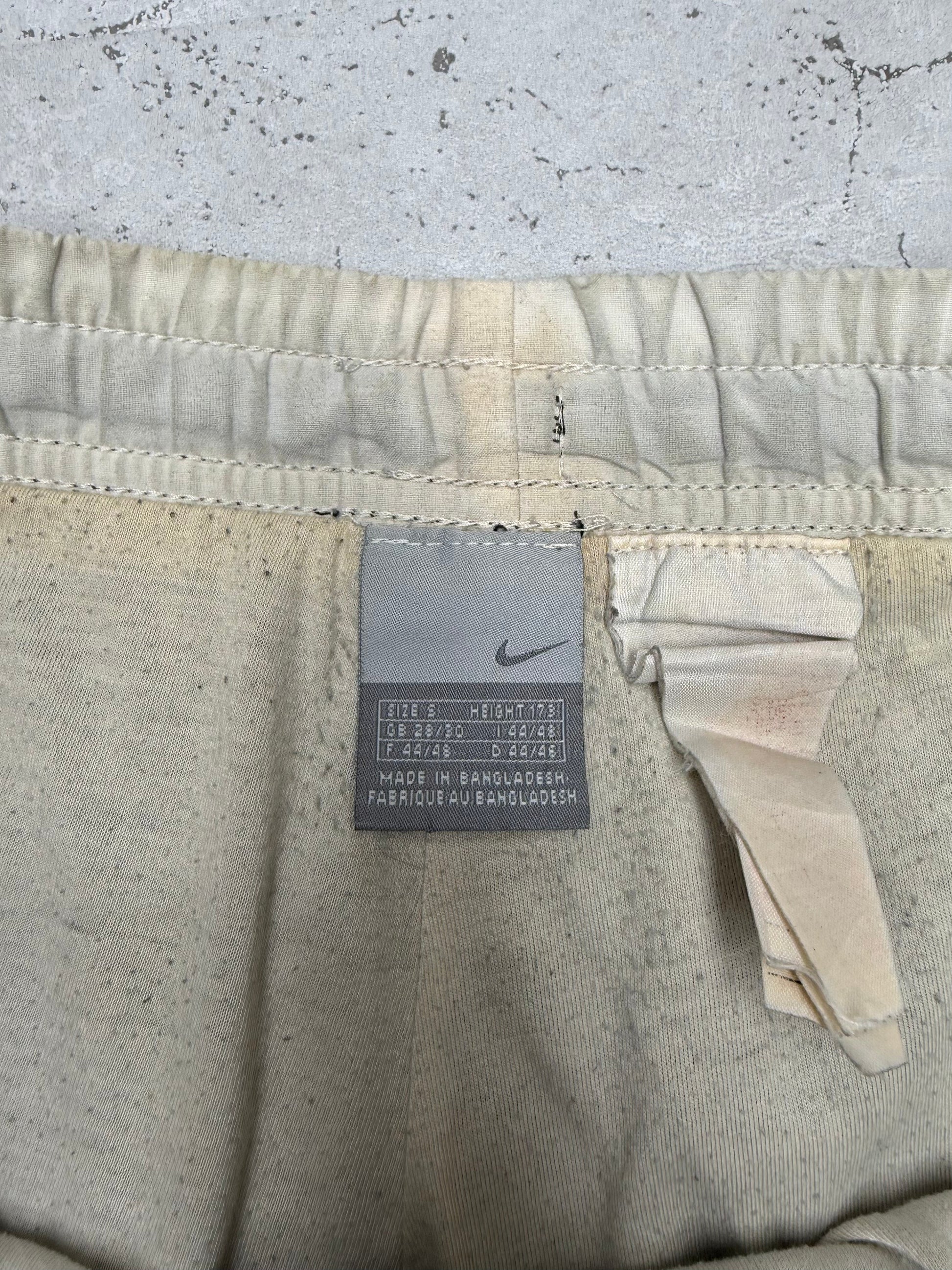 Nike Vintage Trackpants in Beige mit Logo-Streifen, Groesse S, Detailaufnahme