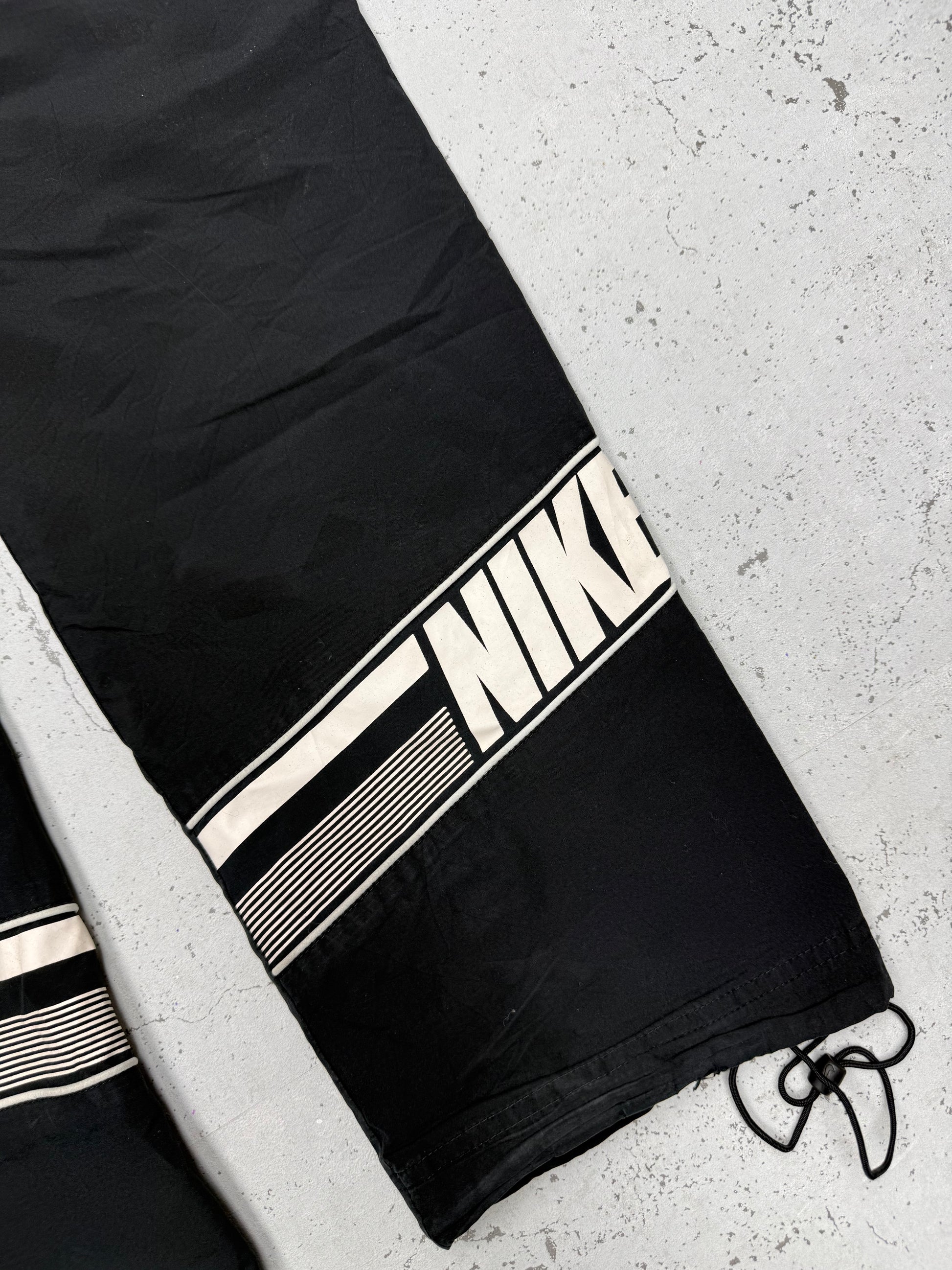 Nike Vintage Trackpants in Beige mit Logo-Streifen, Größe S, Detail Streifen und Naht