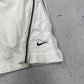 Nike Vintage Trackpants in Weiß, Größe XL, Swoosh-Logo Nahaufnahme