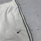 Nike Vintage Trackpants in Weiß, Größe XL, Detail Logo am Bein
