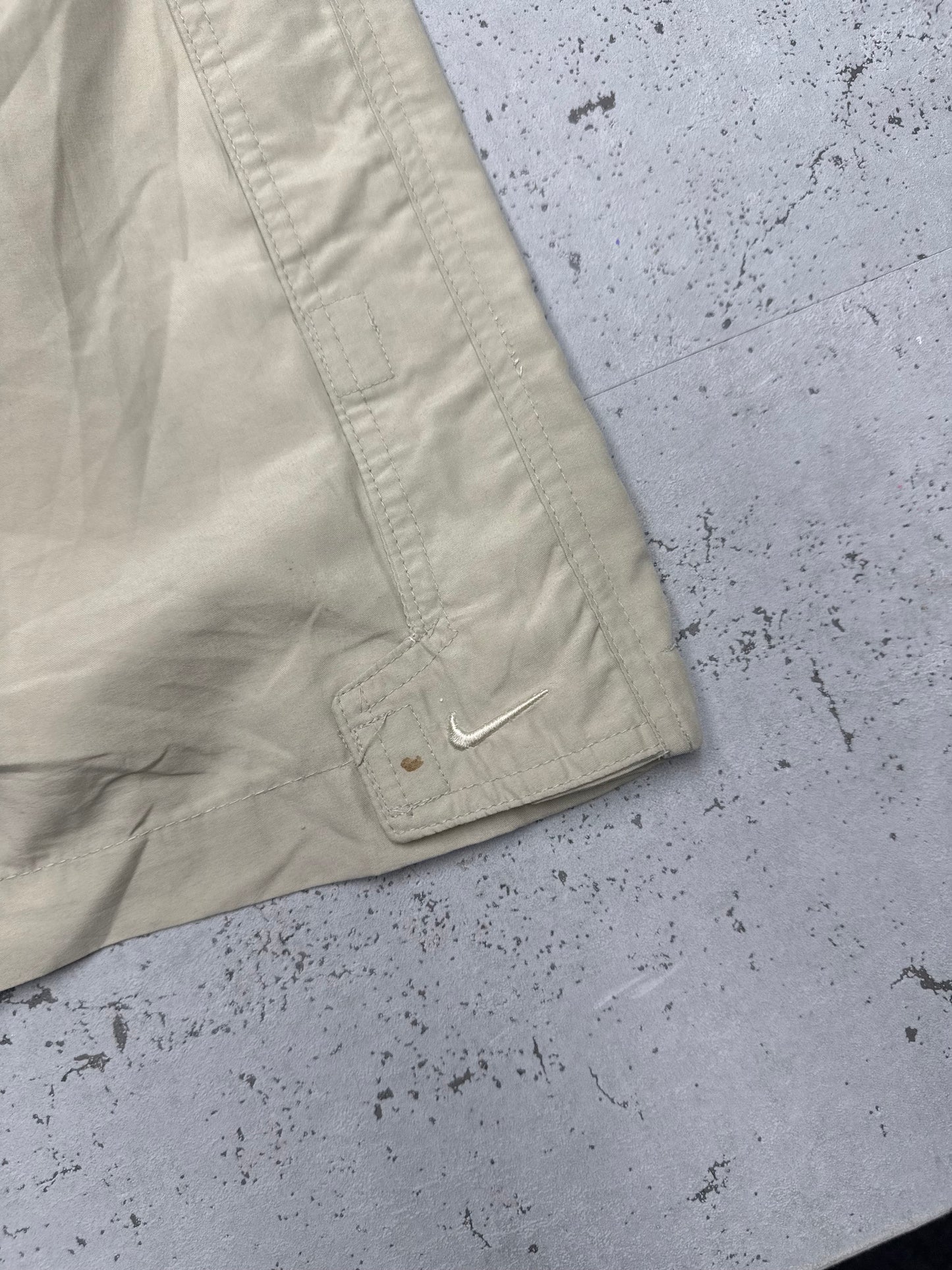 Nike Cargo Vintage Trackpants in Beige, Größe XXL, Detail Beinklappe mit Logo