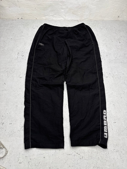 Umbro Vintage Trackpants in Schwarz, Größe L, Vorderansicht