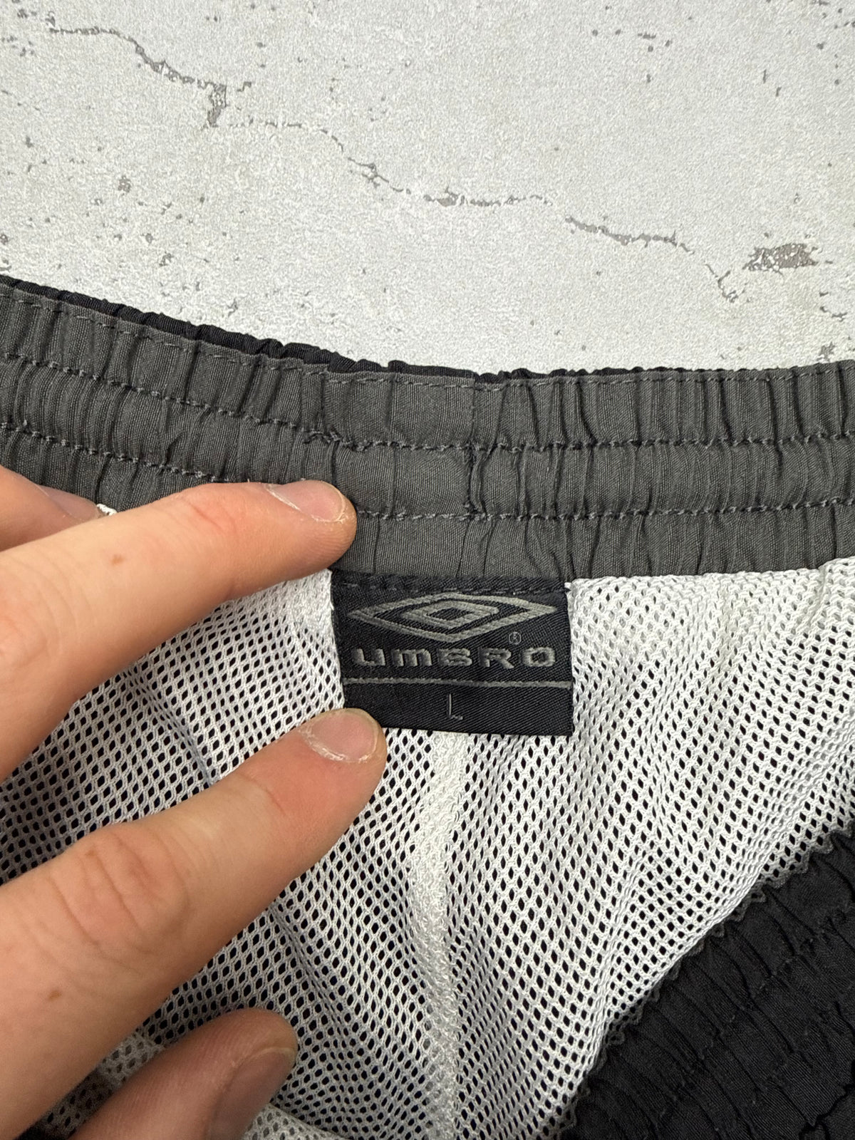 Umbro Vintage Trackpants in Schwarz, Größe L, Etikett