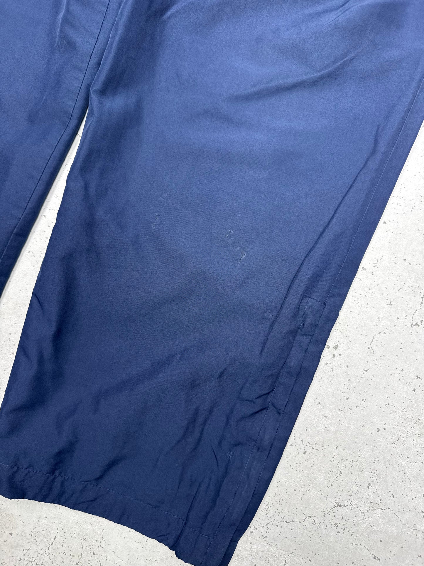 Nike Team Vintage Trackpants Arizona Wildcats in Navy, Größe L, kleiner Fleck an der Vorderseite